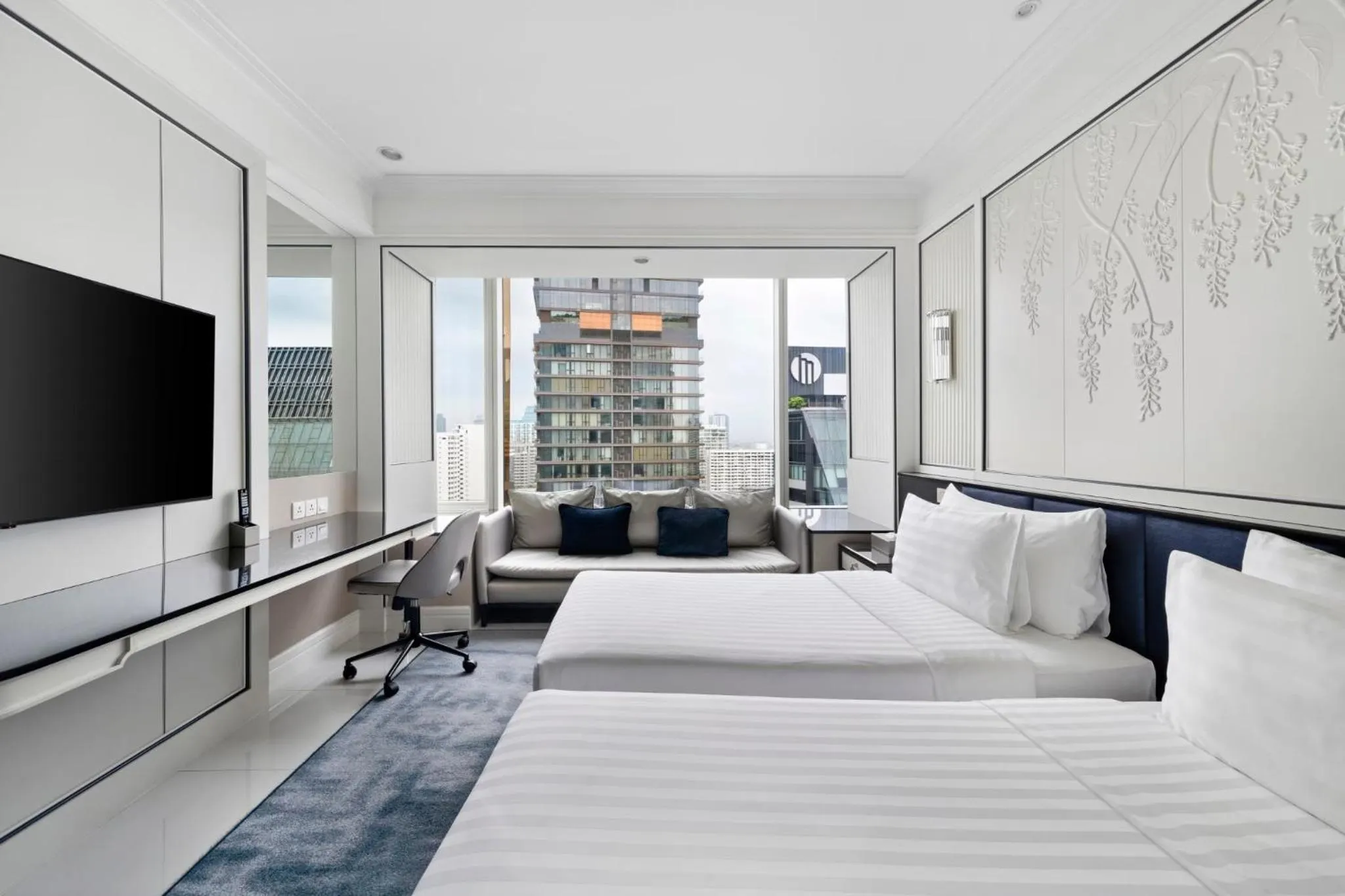 Guests, Bed in Grande Centre Point Sukhumvit 55 Thong Lo