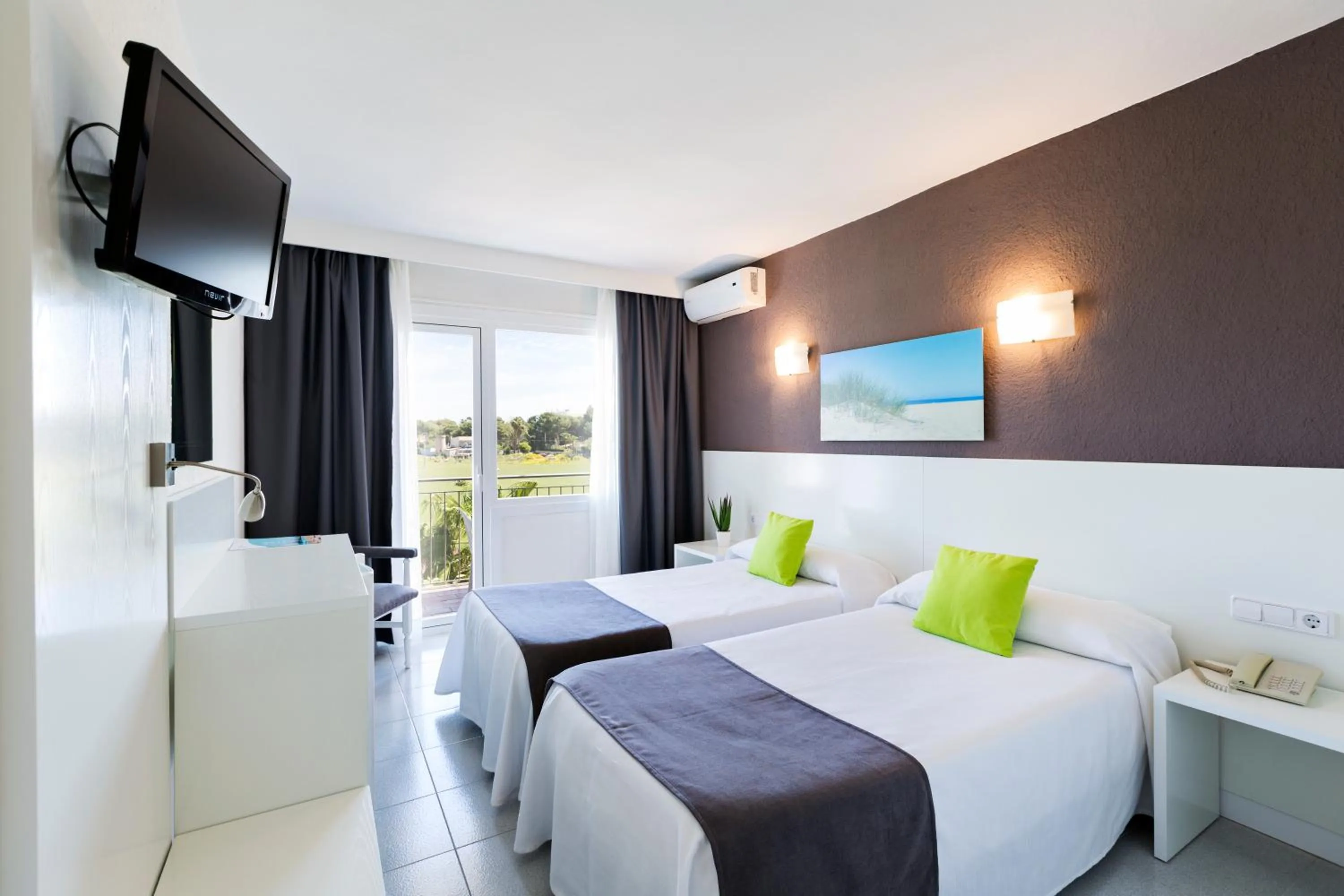 Photo of the whole room, Bed in Hotel Don Miguel Playa