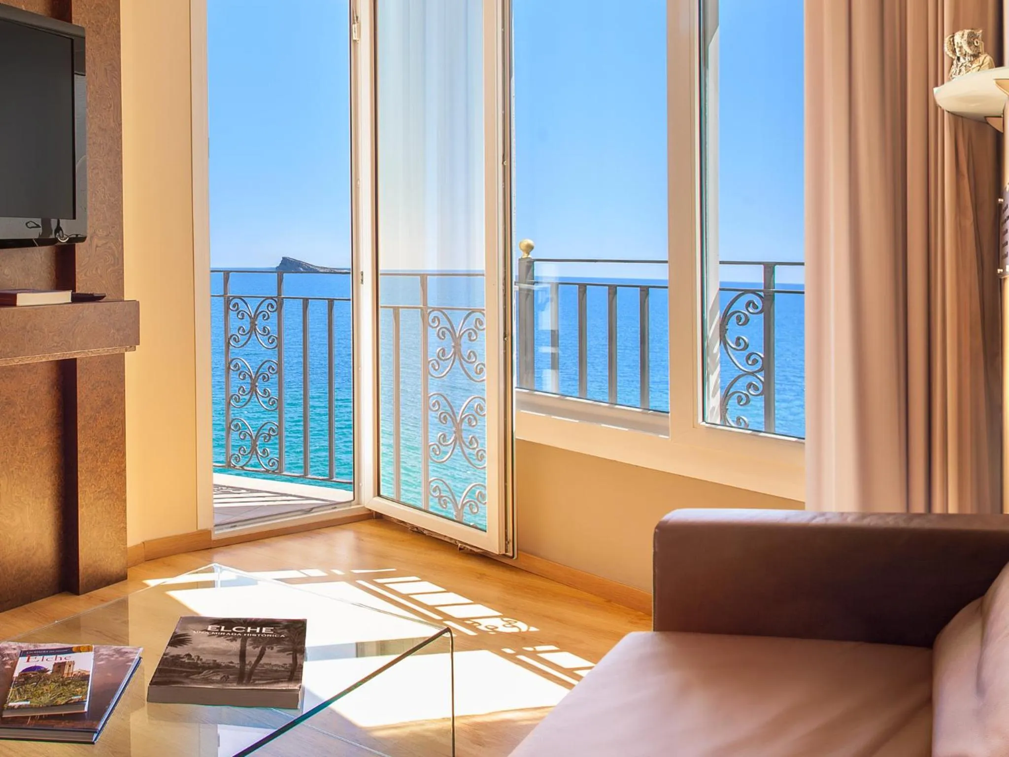 Balcony/Terrace, Bed in Hotel Boutique Villa Venecia