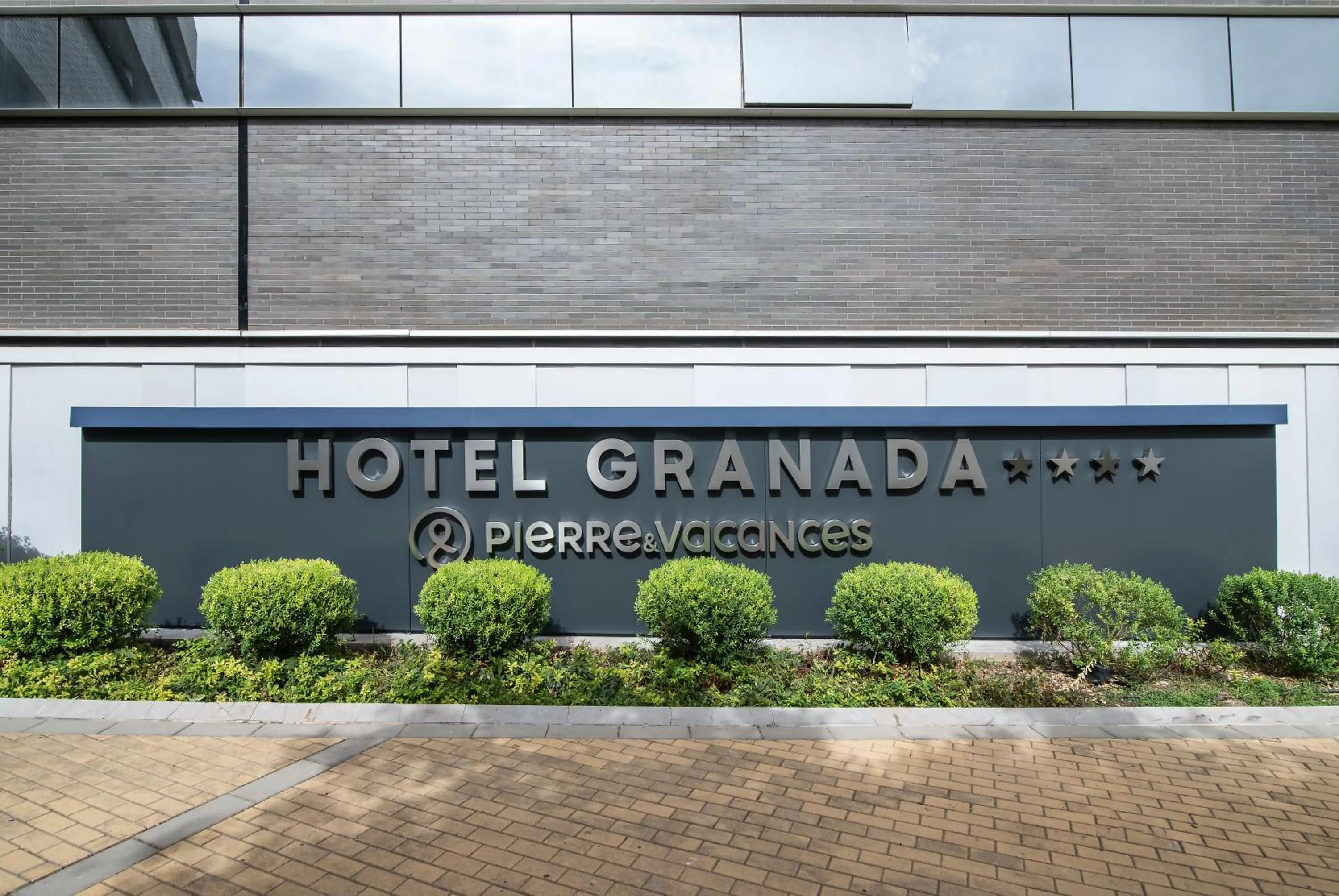 Facade/entrance in Hotel Granada by Pierre & Vacances