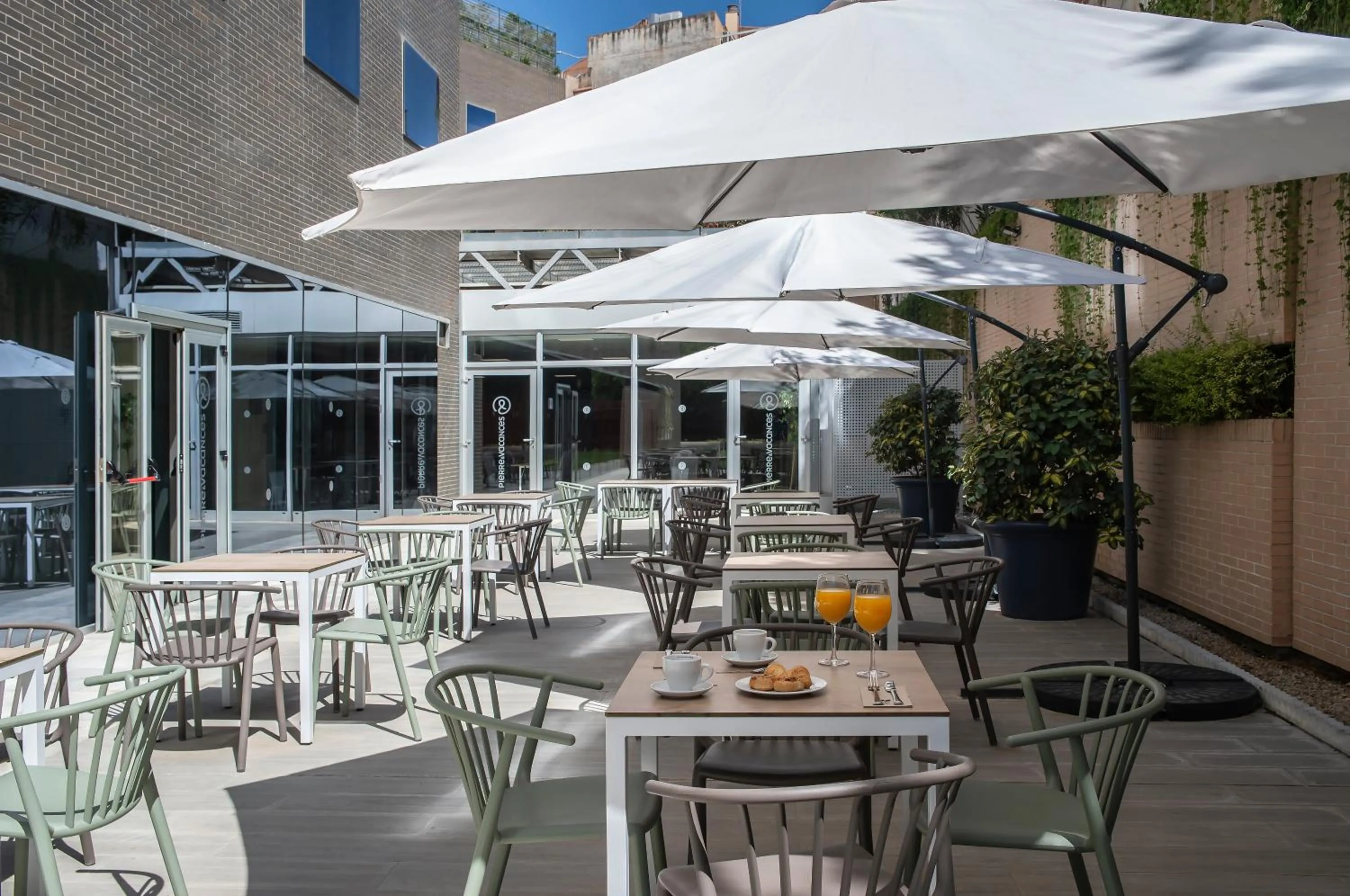 Patio in Hotel Granada by Pierre & Vacances