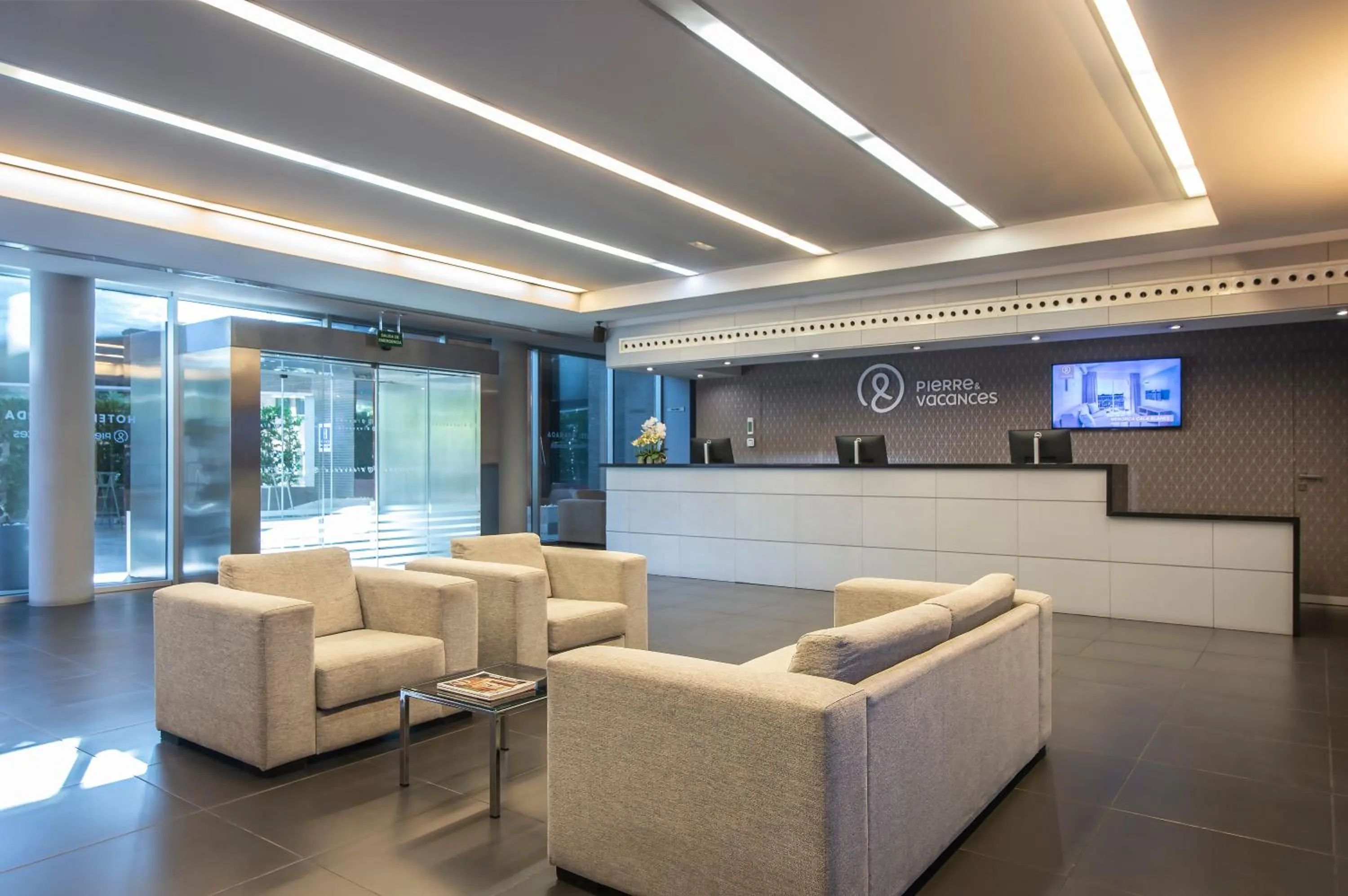 Lobby or reception in Hotel Granada by Pierre & Vacances