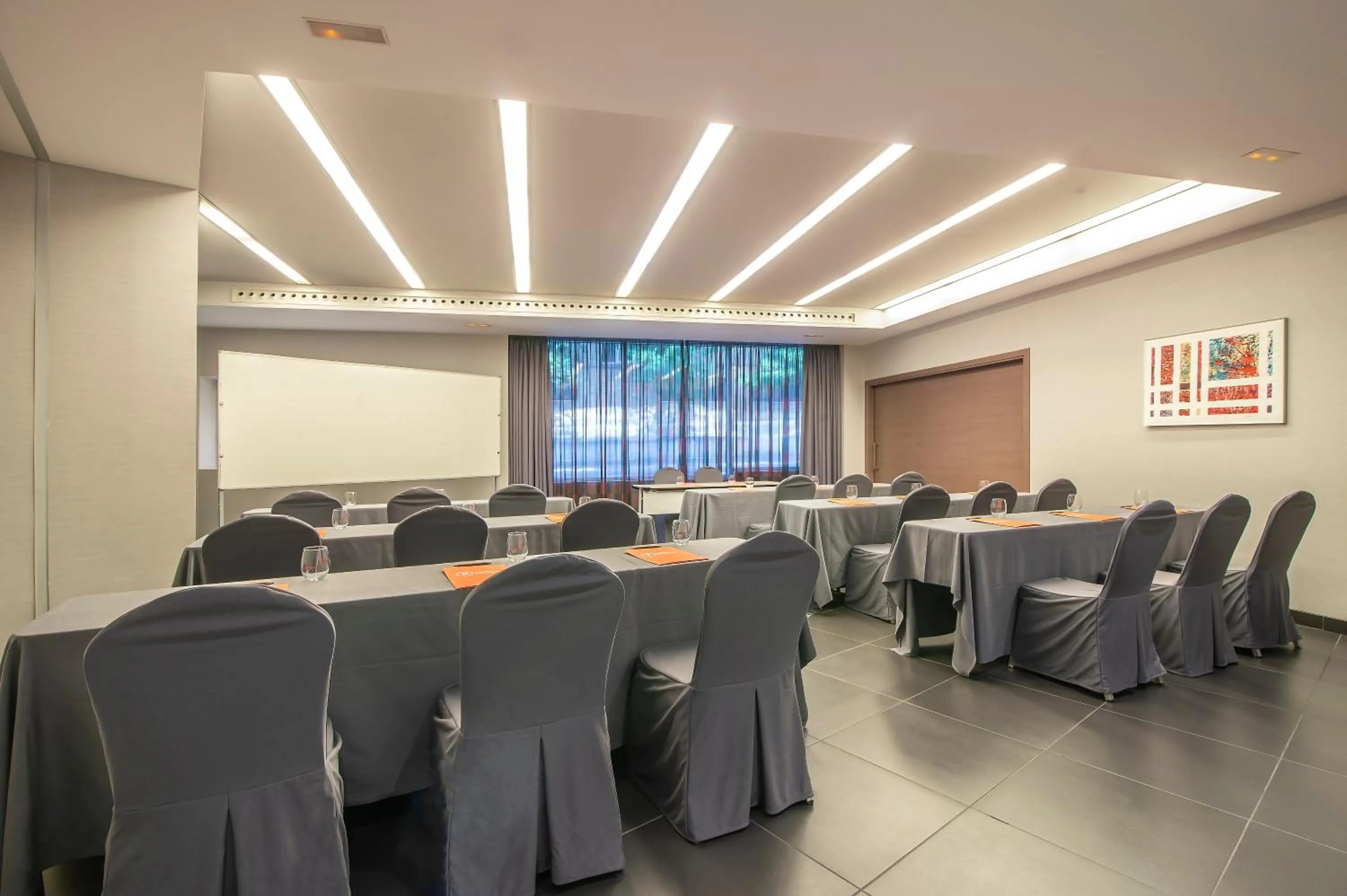 Meeting/conference room in Hotel Granada by Pierre & Vacances