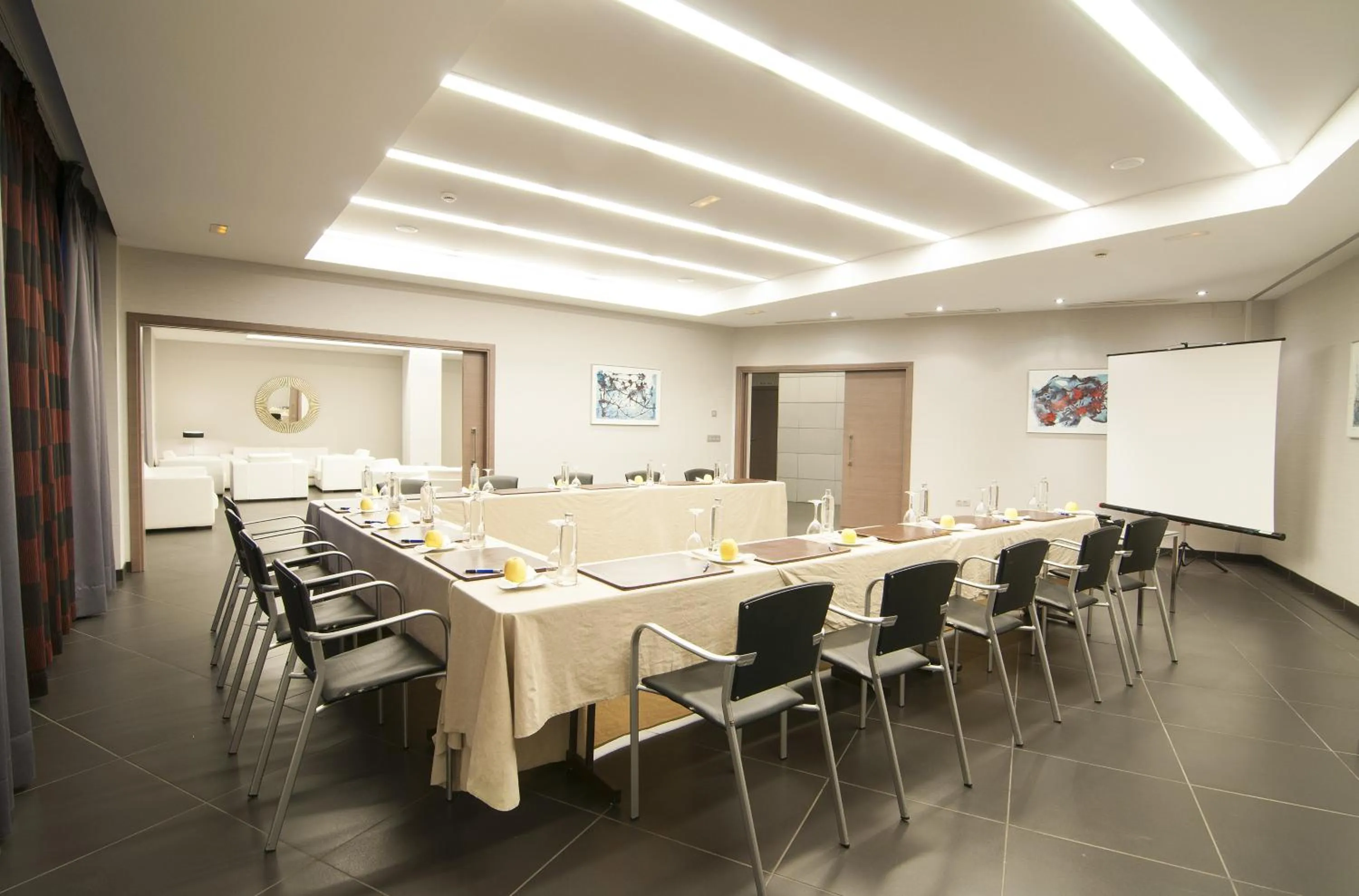 Meeting/conference room in Hotel Granada by Pierre & Vacances