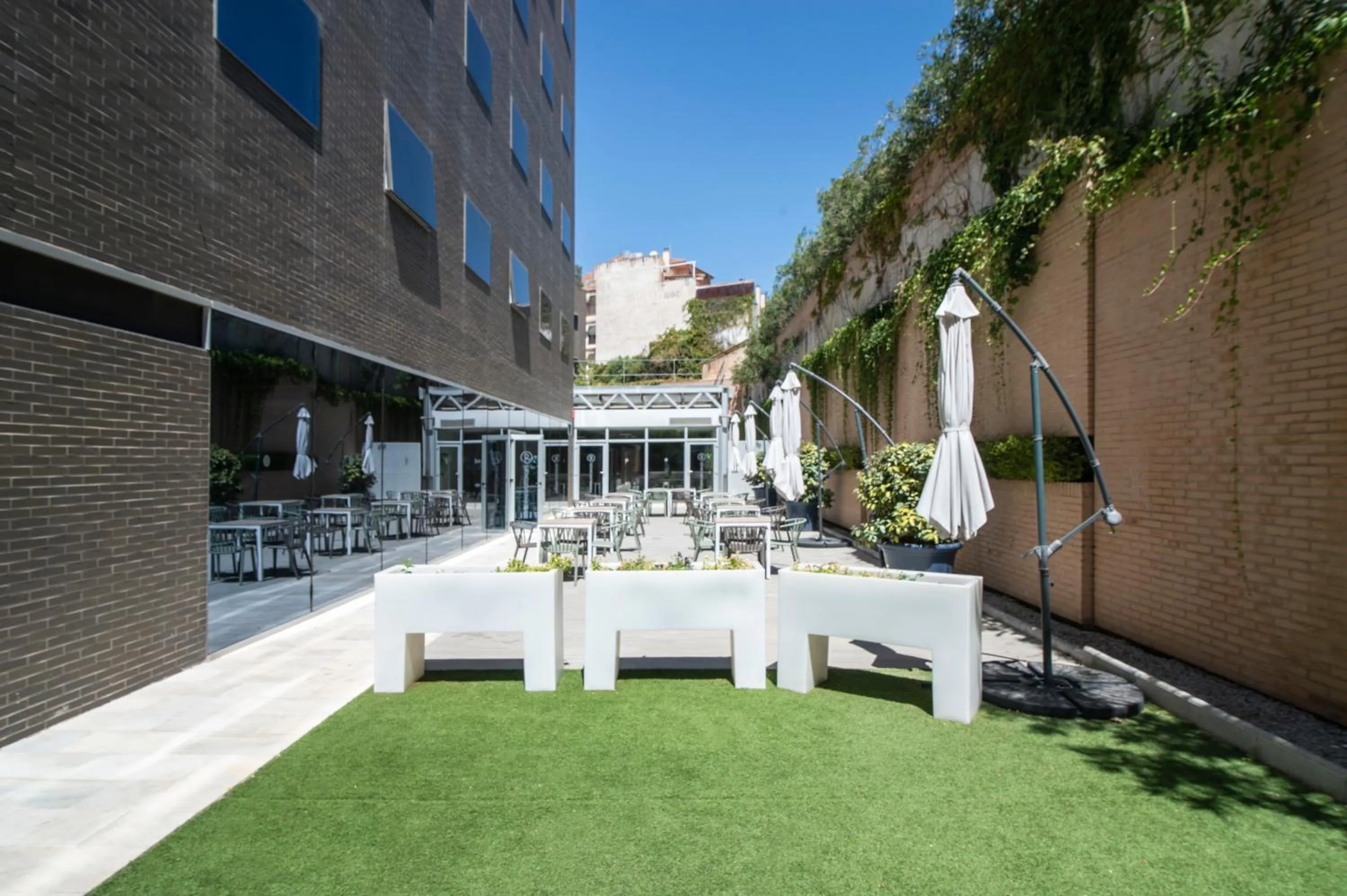 Patio in Hotel Granada by Pierre & Vacances
