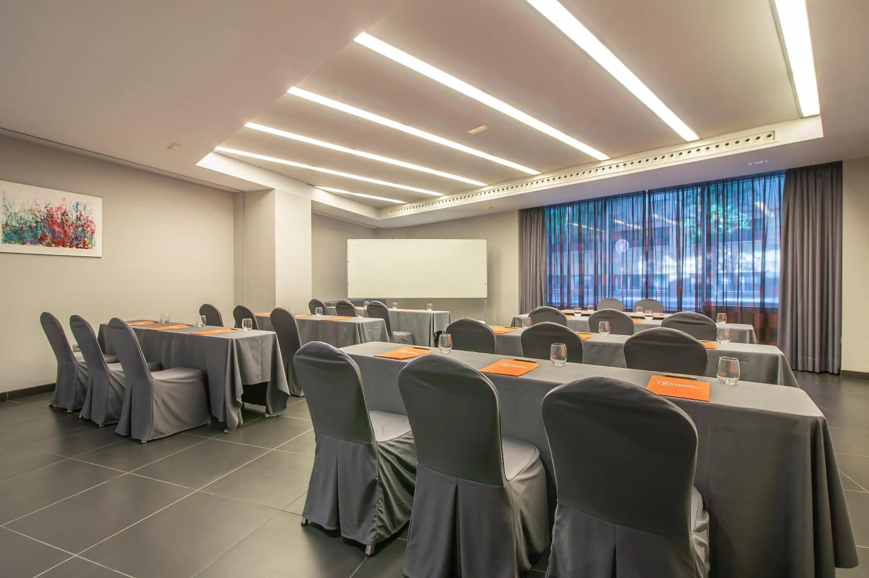 Meeting/conference room in Hotel Granada by Pierre & Vacances
