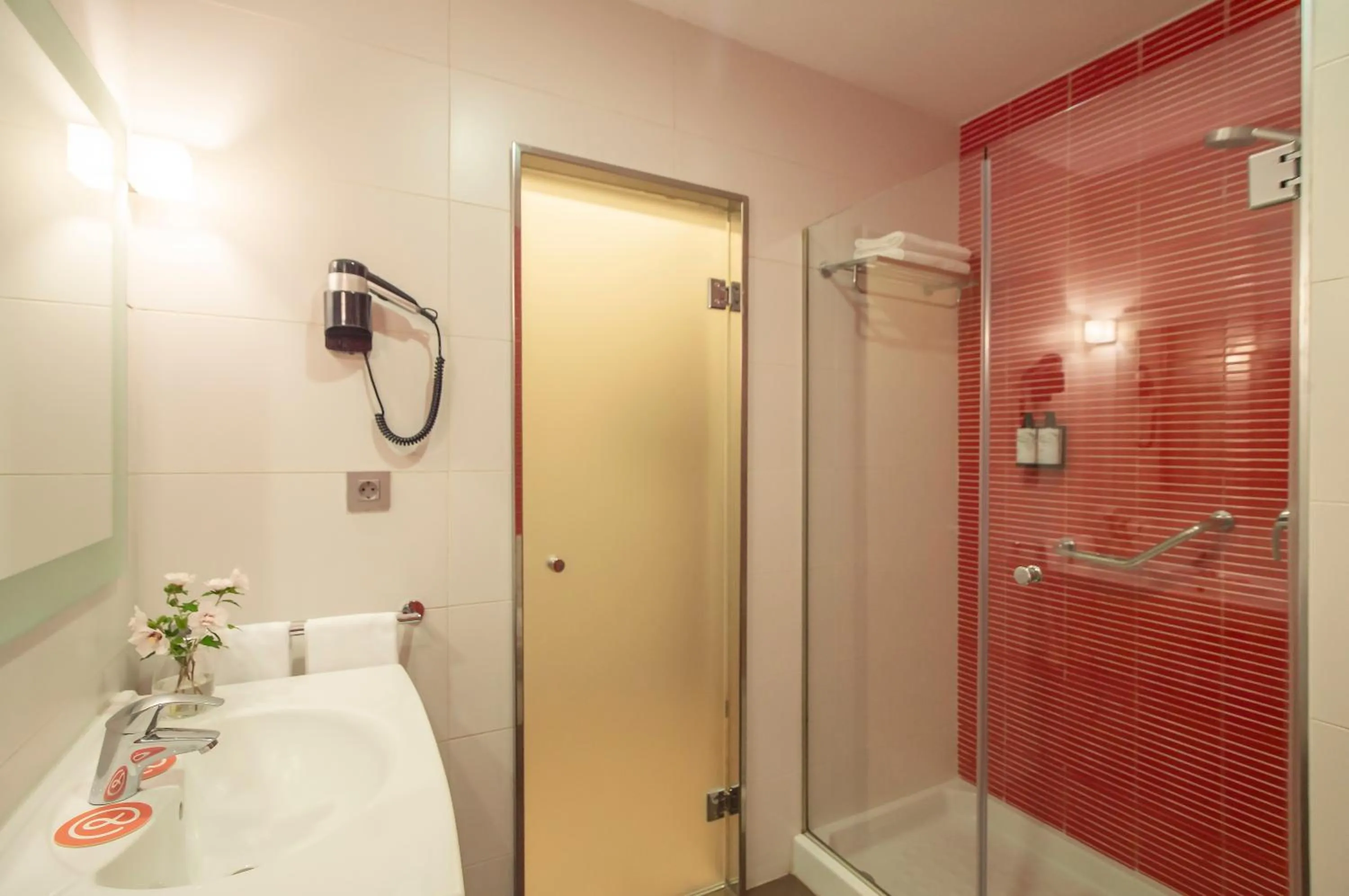 Shower in Hotel Granada by Pierre & Vacances