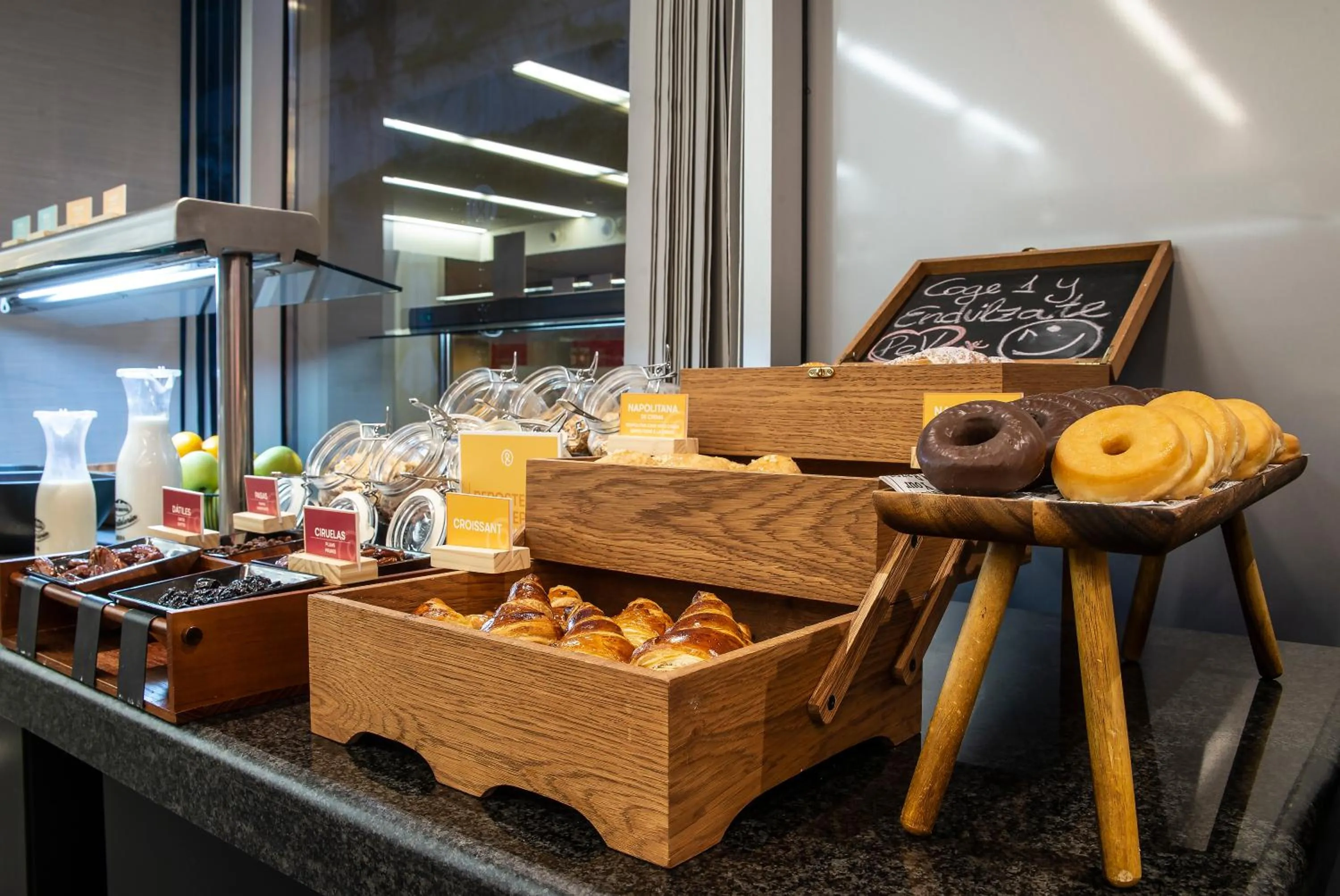 Meals in Hotel Granada by Pierre & Vacances