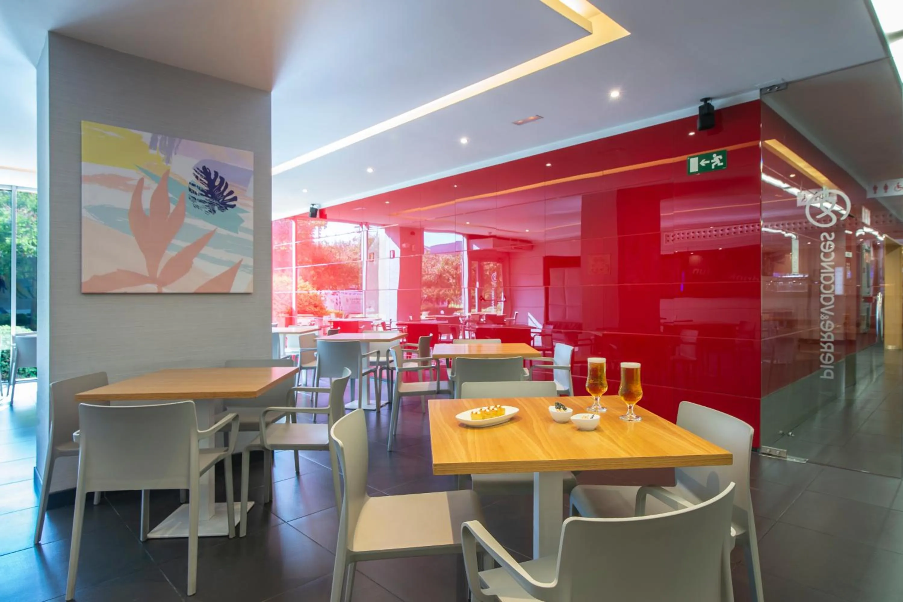 Restaurant/places to eat in Hotel Granada by Pierre & Vacances