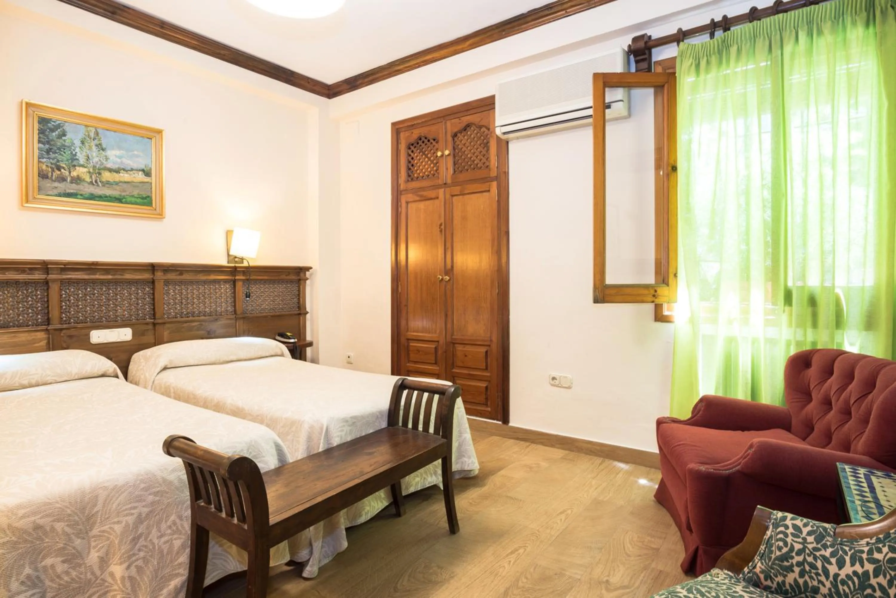 Photo of the whole room, Bed in Hotel América