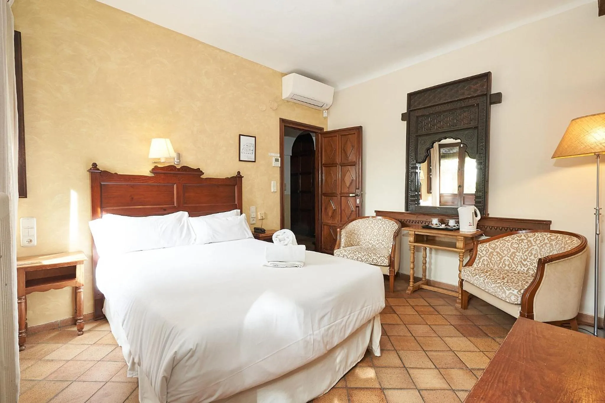 Photo of the whole room, Bed in Hotel América