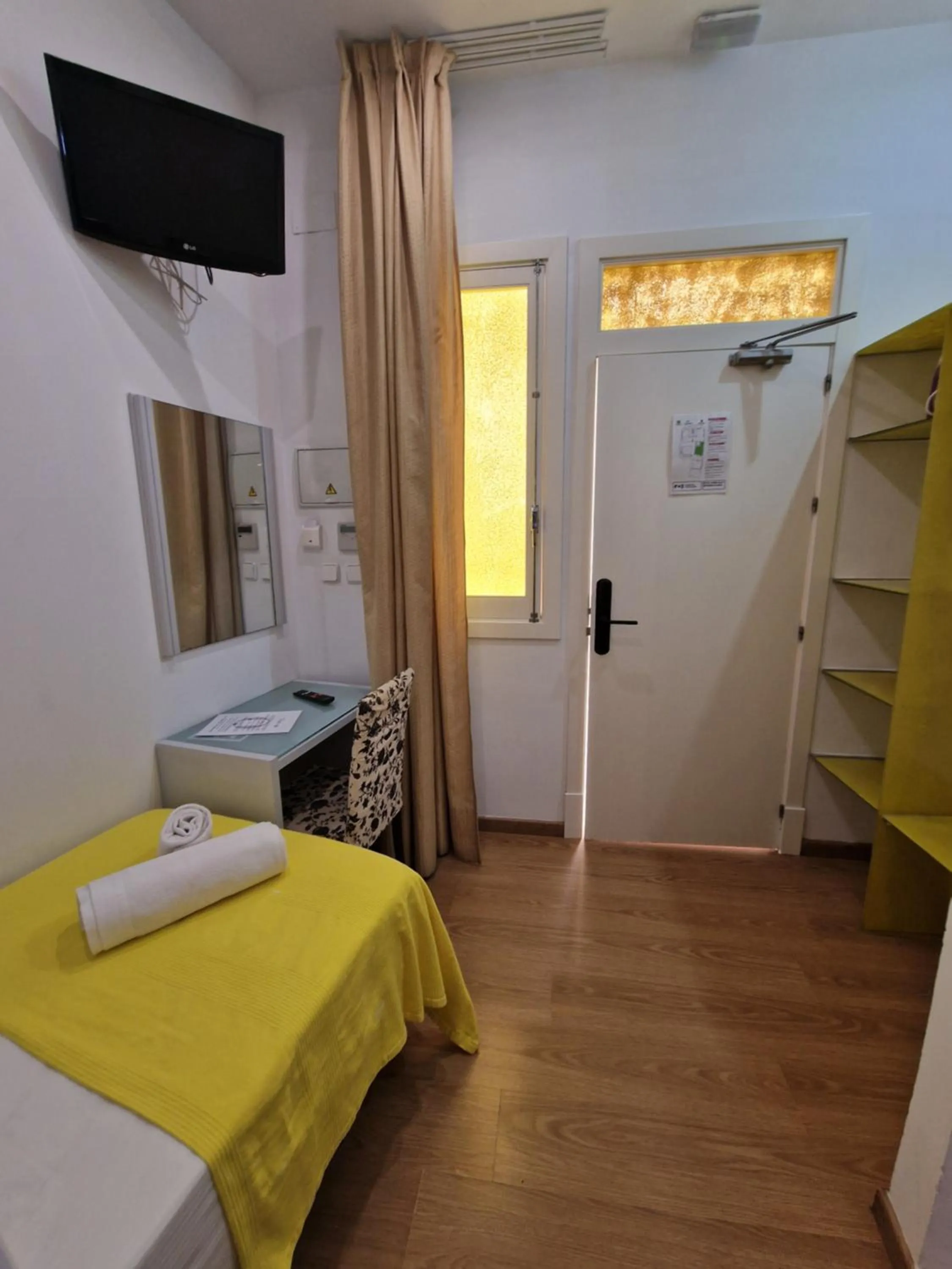 Bed in Hotel y Apartamentos Doña Lola