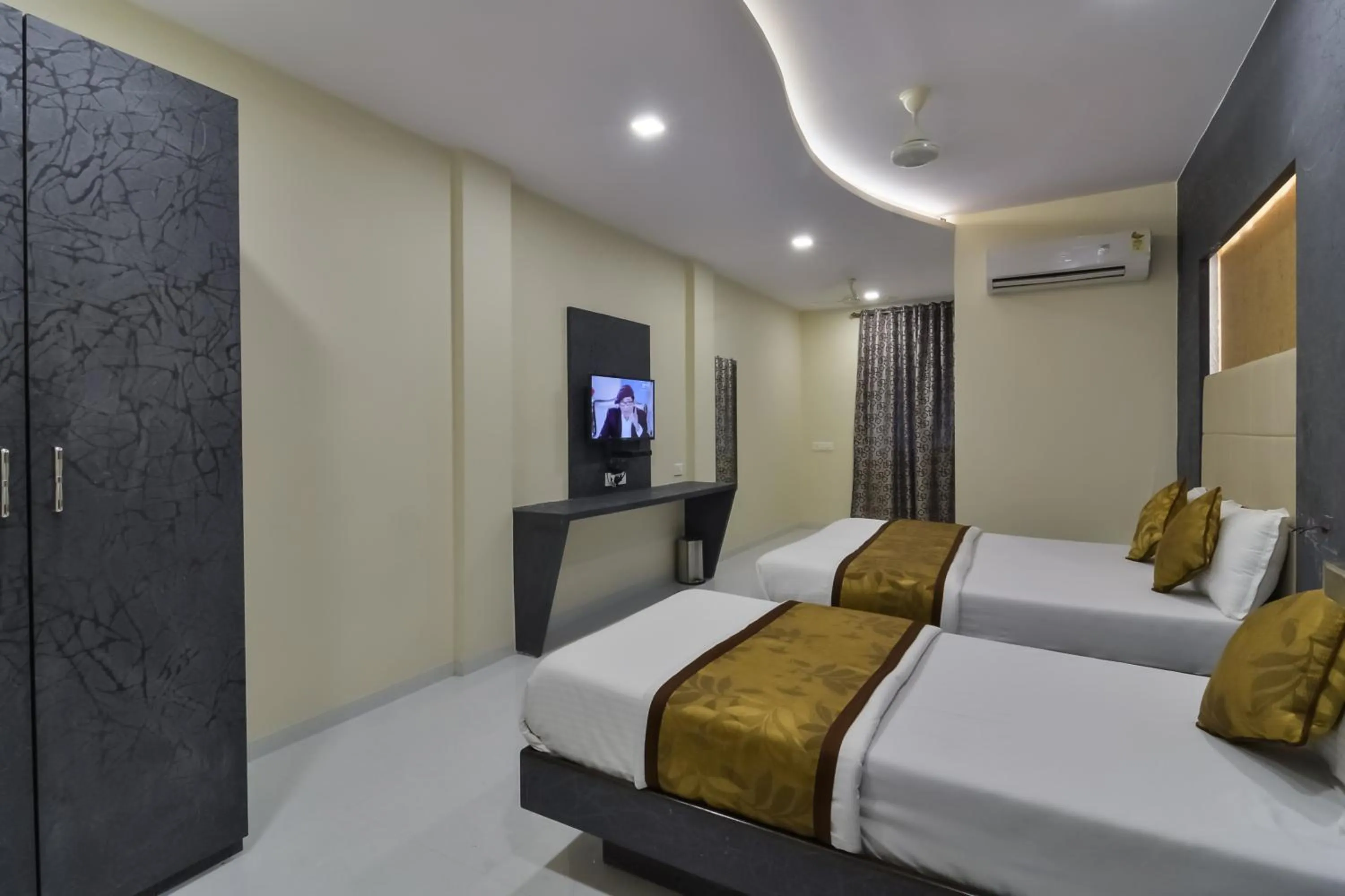 Bed in Hotel Aroma- Dadar