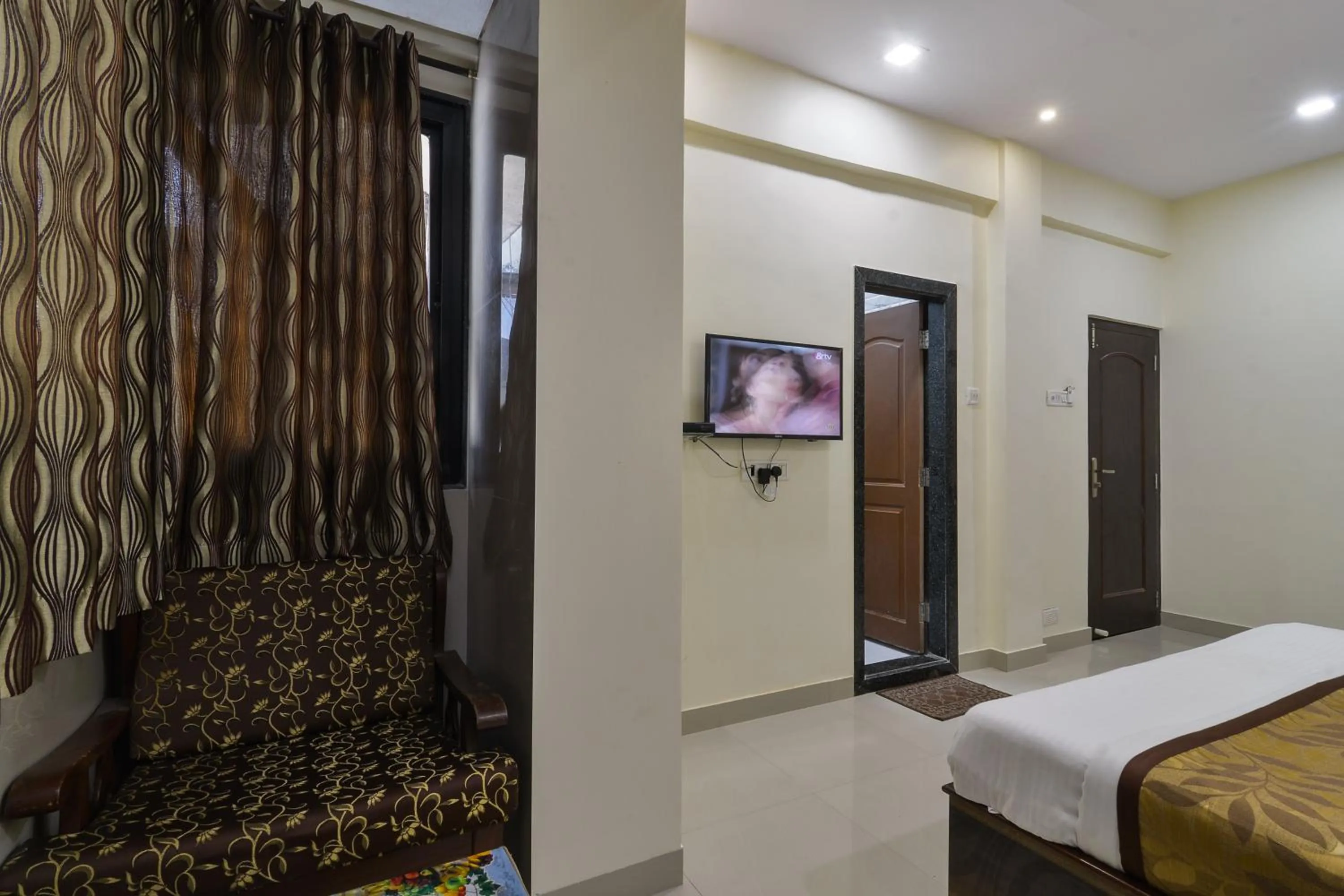 Bed in Hotel Aroma- Dadar