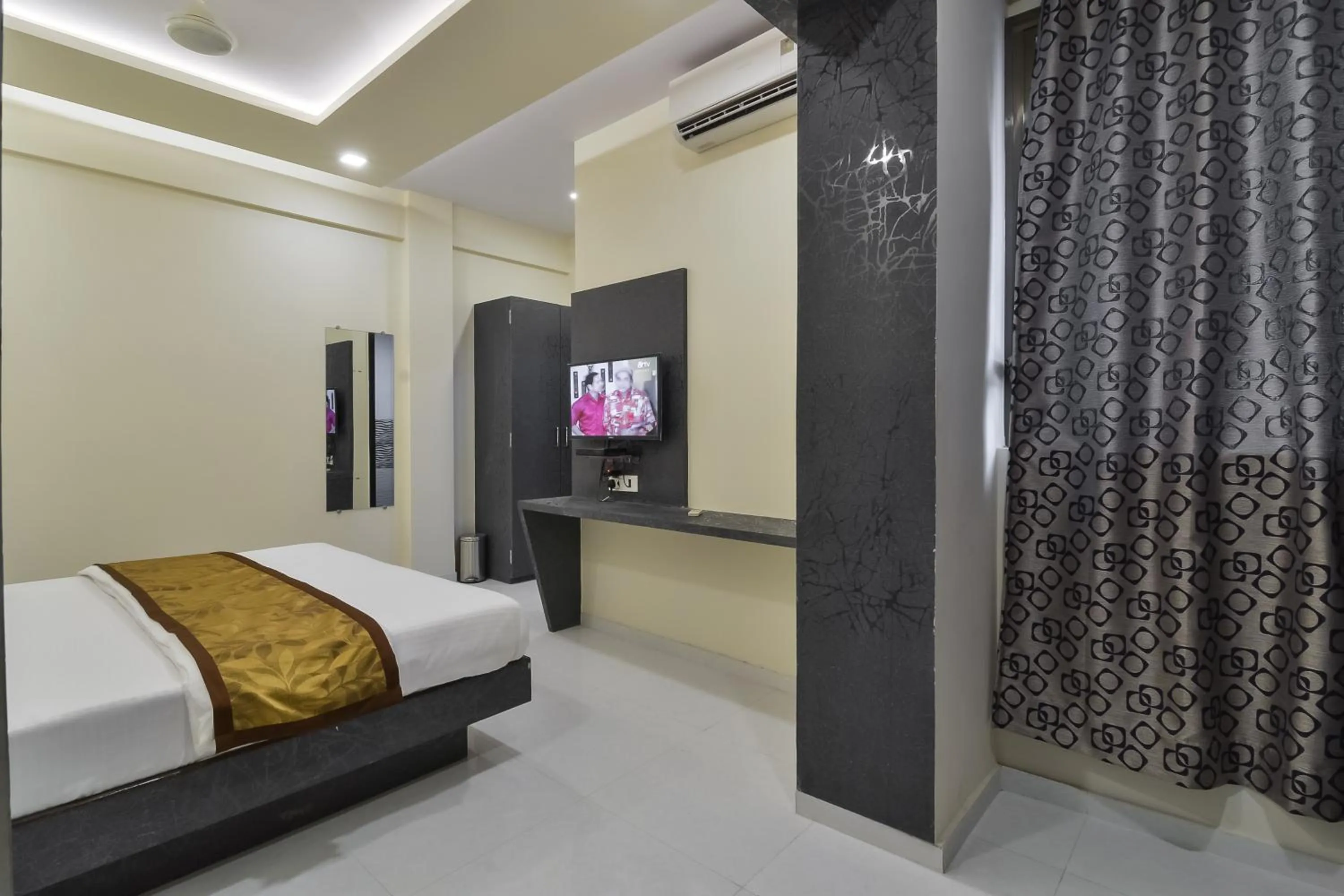 Bed in Hotel Aroma- Dadar