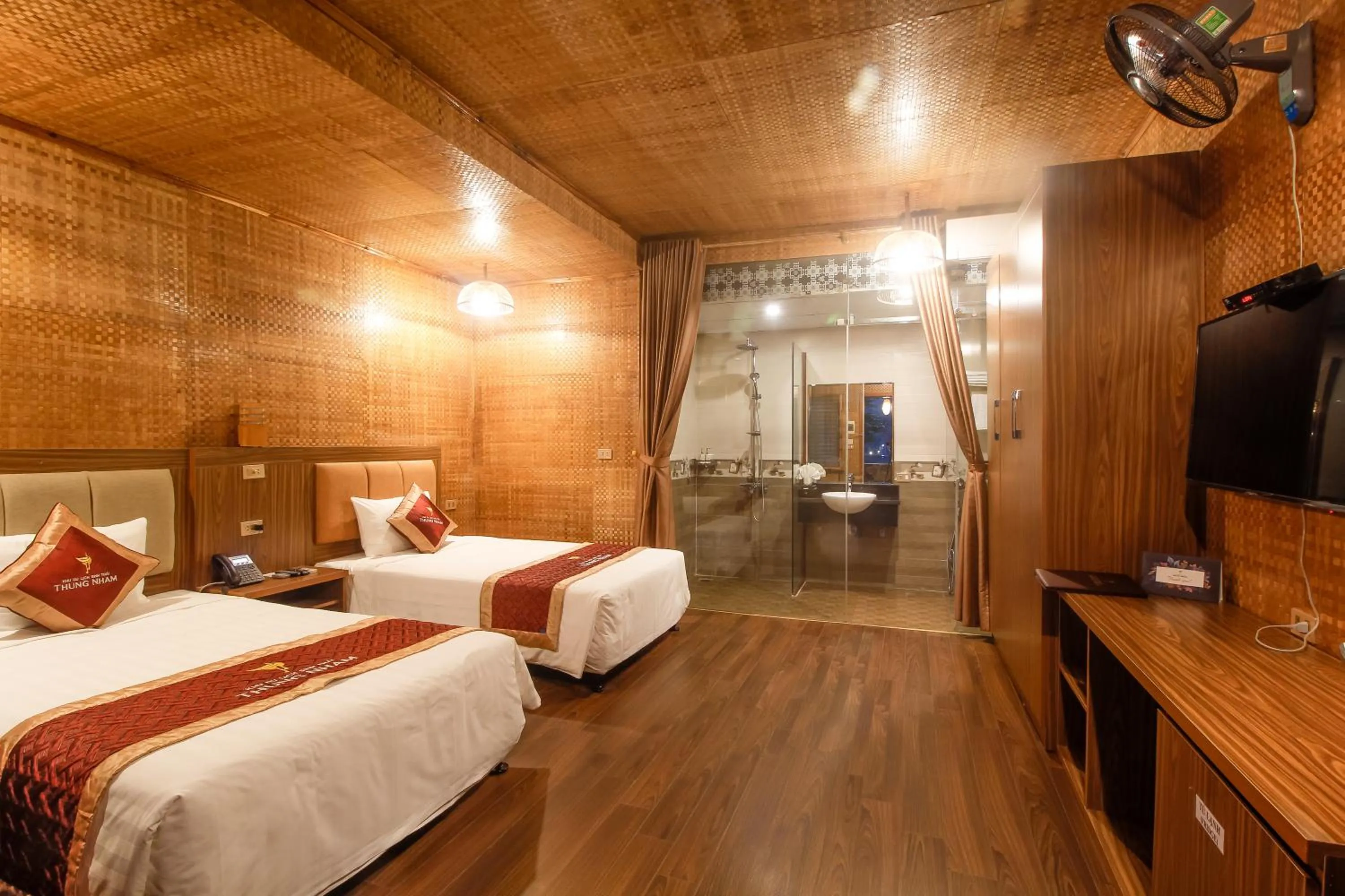 Toilet, Bed in Thung Nham Resort