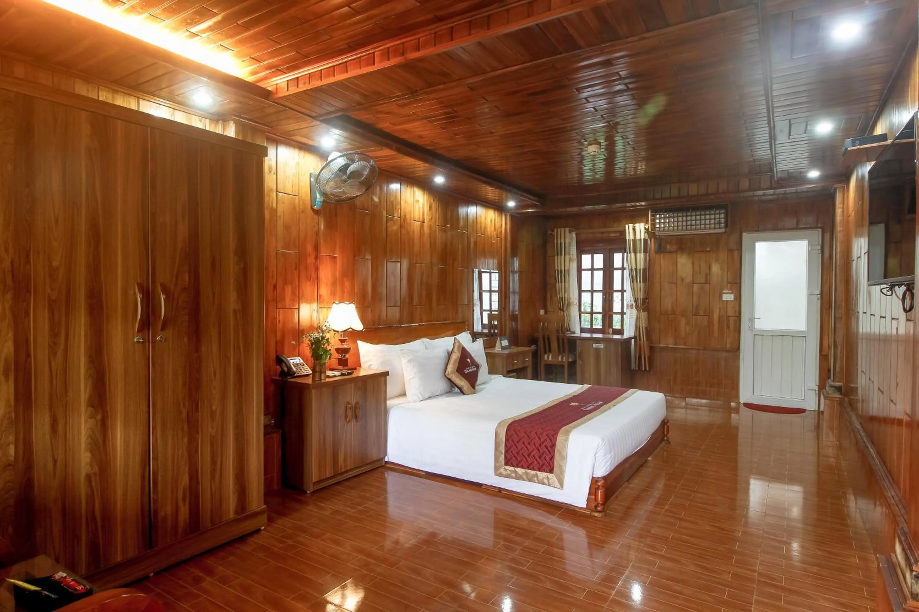 Bedroom, Bed in Thung Nham Resort