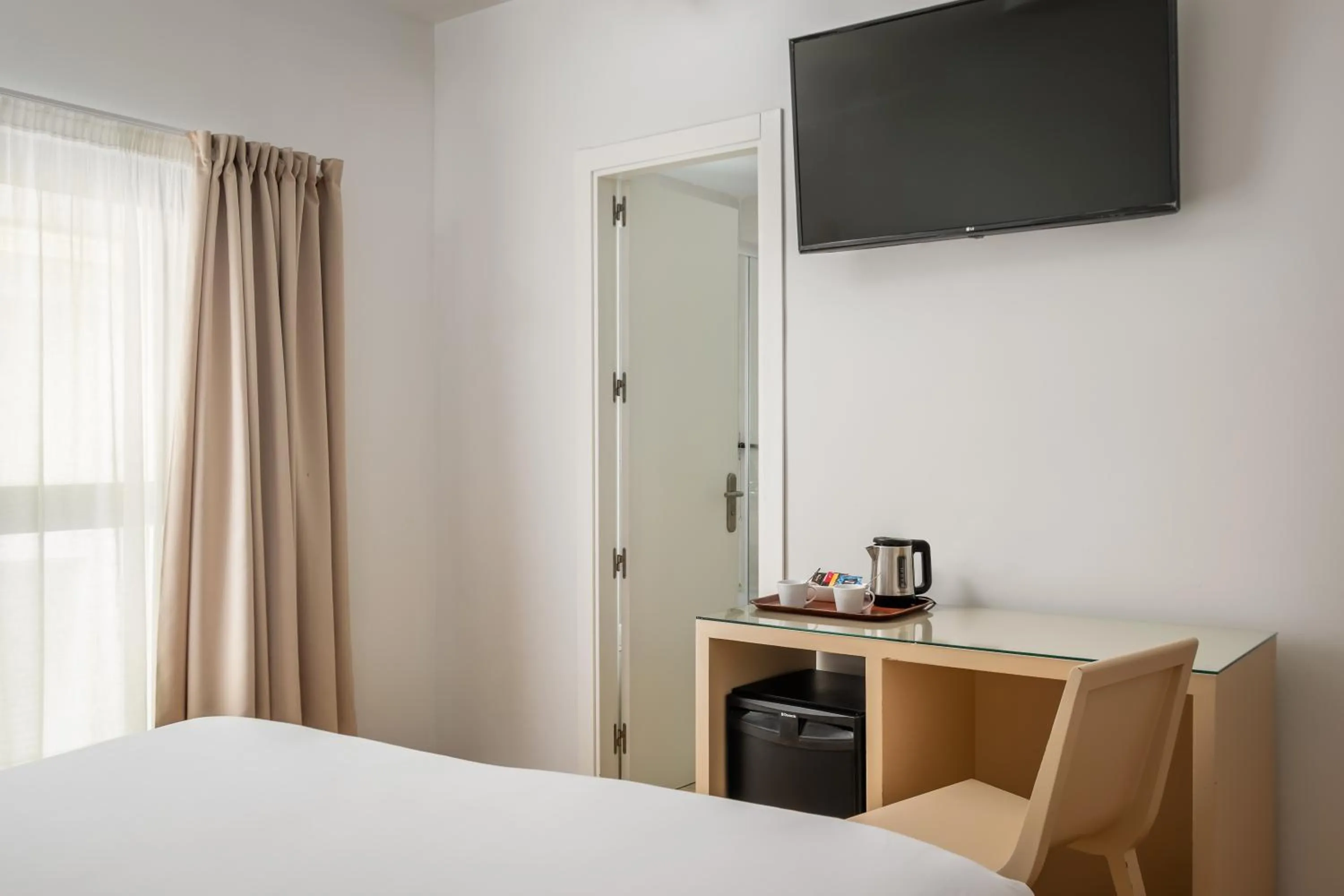 Photo of the whole room, Bed in BYPILLOW Tiento