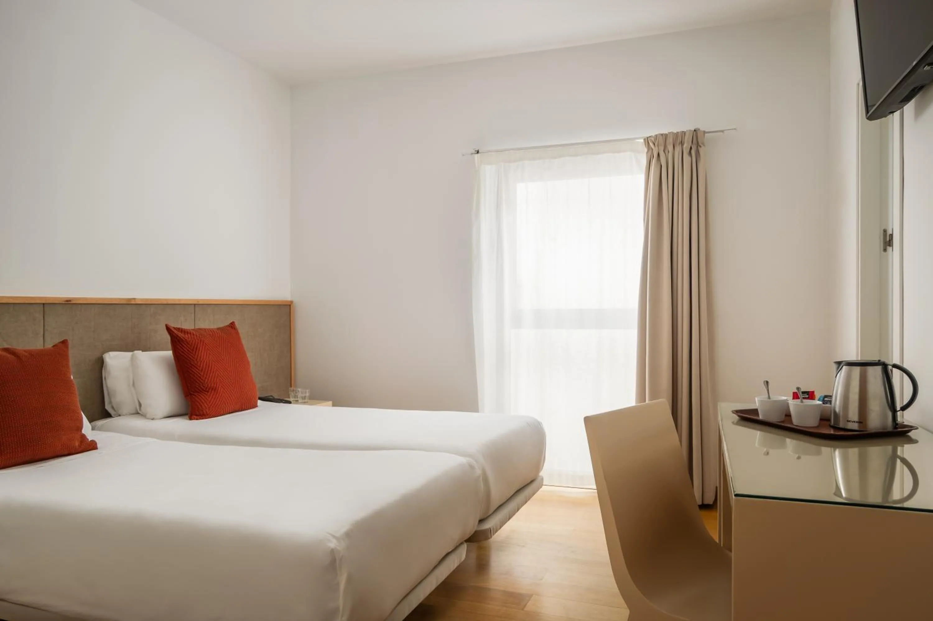 Photo of the whole room, Bed in BYPILLOW Tiento