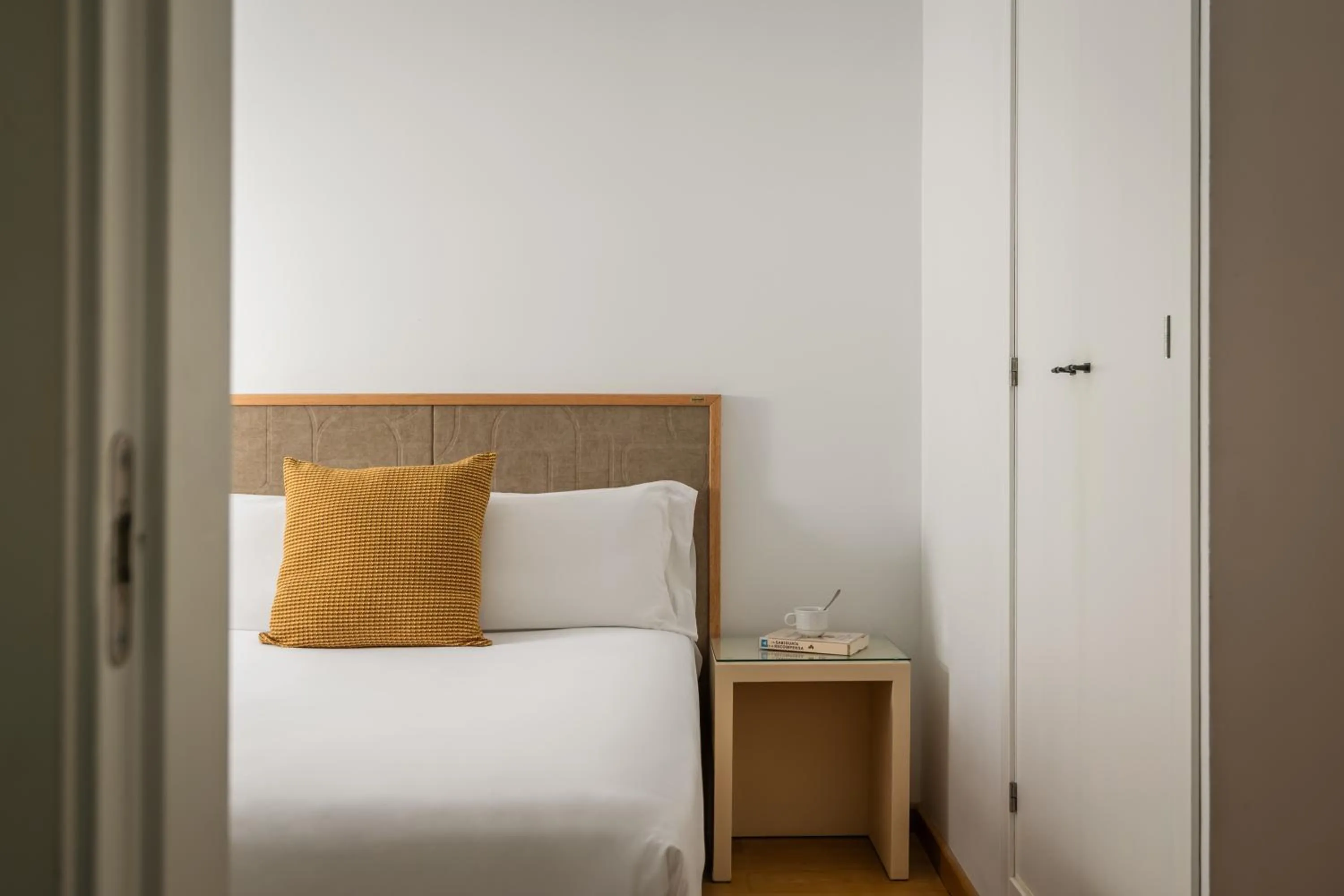 Bed in BYPILLOW Tiento