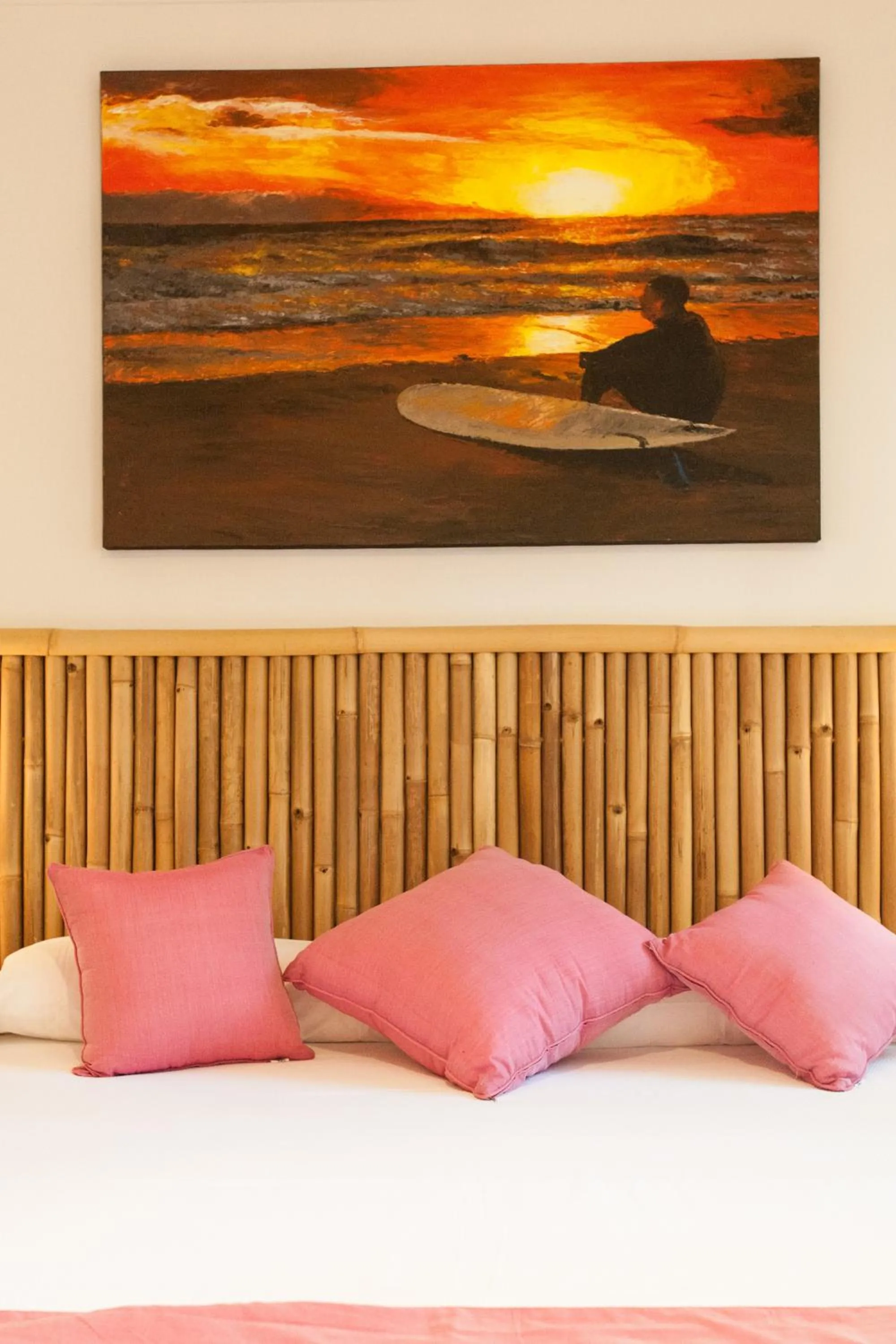 Photo of the whole room, Bed in 100% Fun