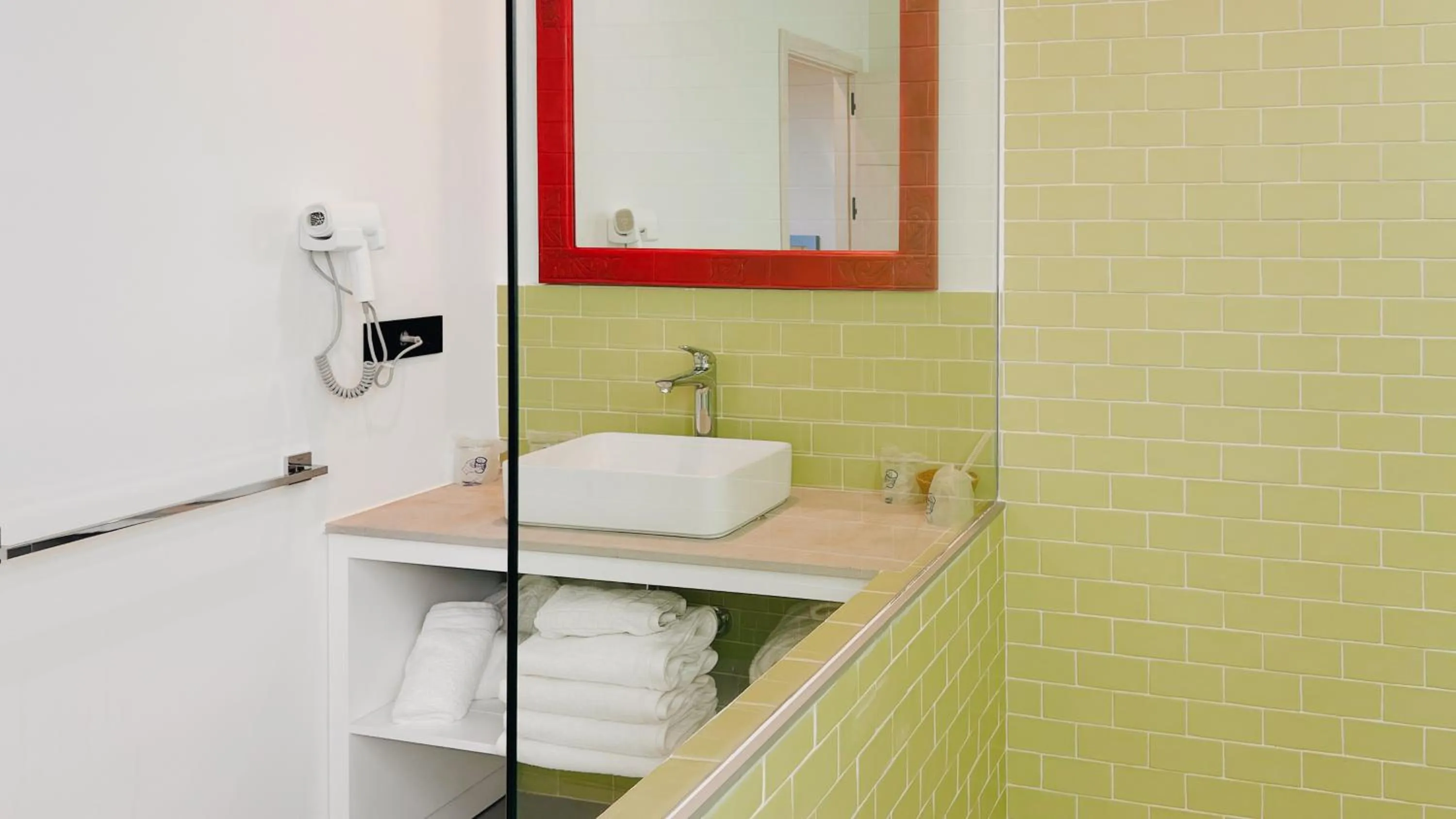 Bathroom in 100% Fun