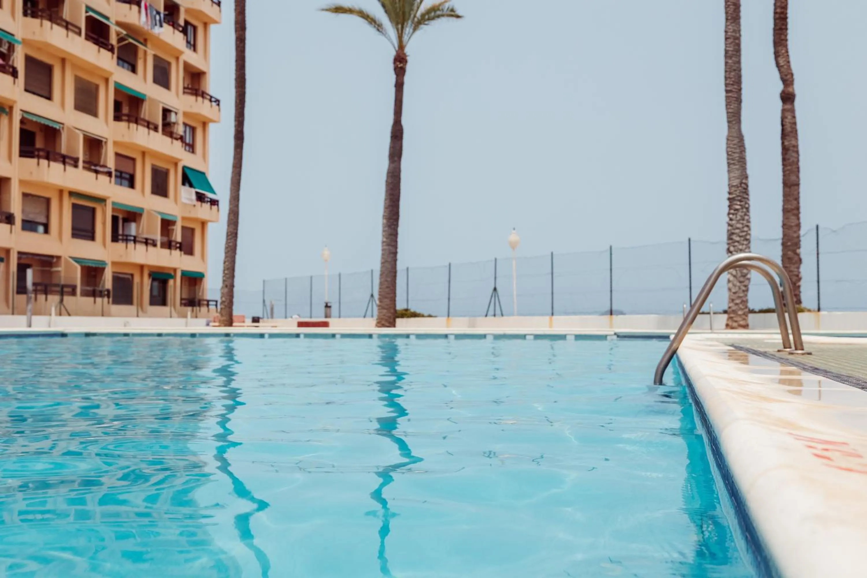 Swimming pool in Hotel Apartamentos Londres La Manga
