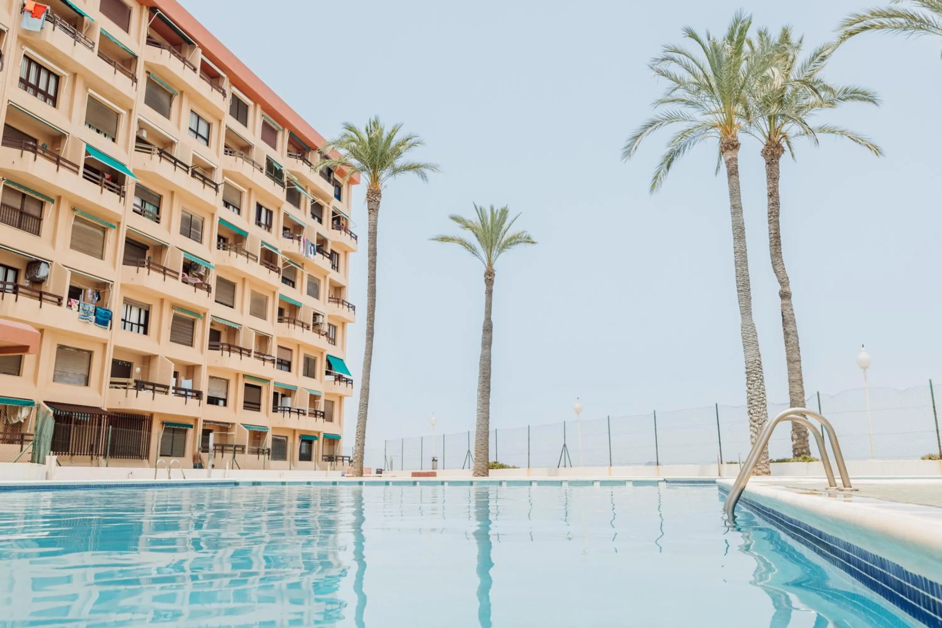 Swimming pool in Hotel Apartamentos Londres La Manga