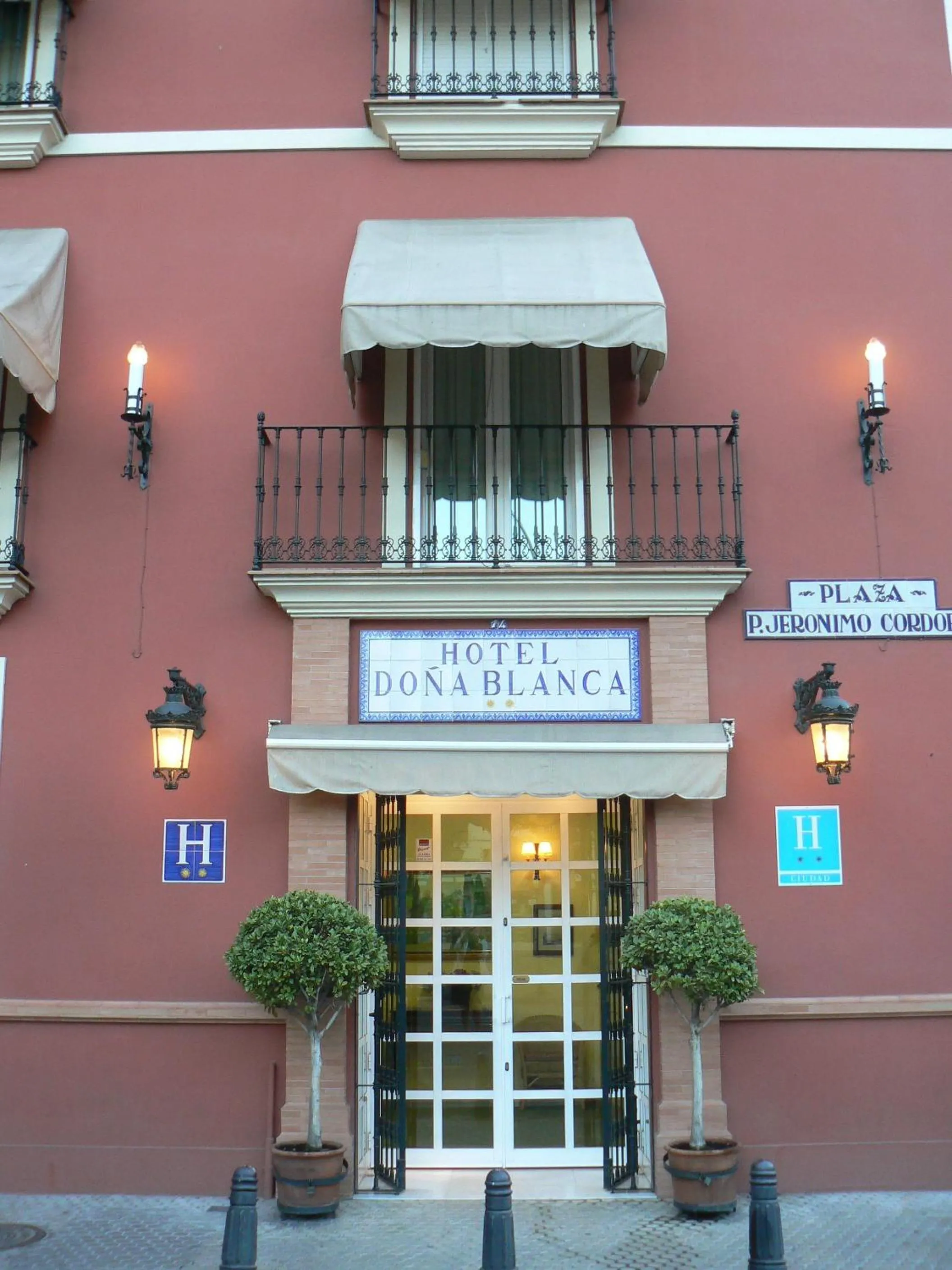 Facade/entrance in Hotel Doña Blanca
