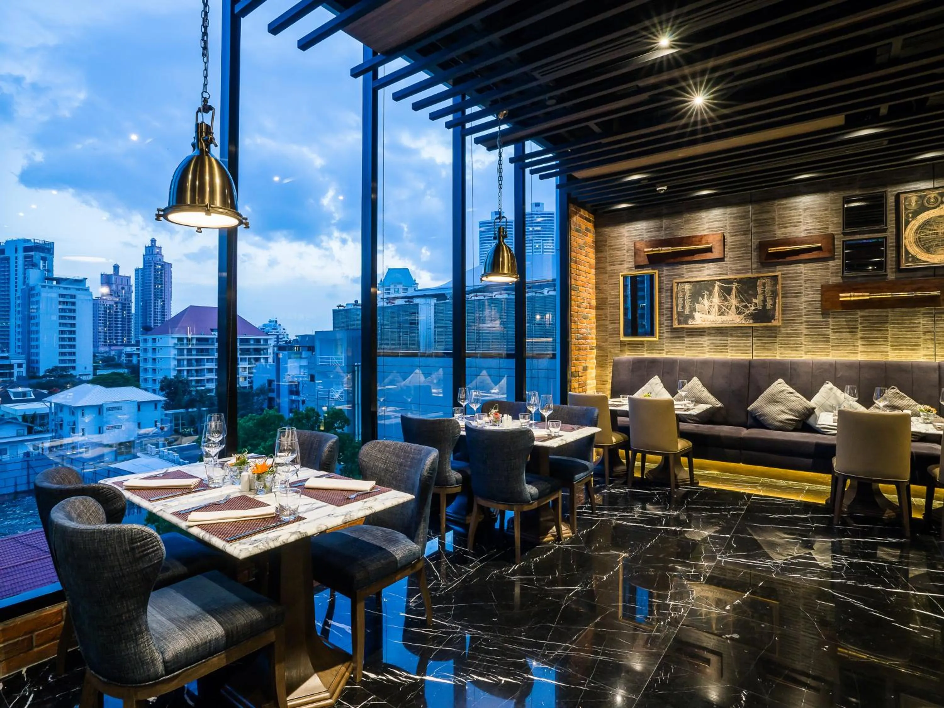 Restaurant/places to eat in SKYVIEW Hotel Bangkok - Sukhumvit