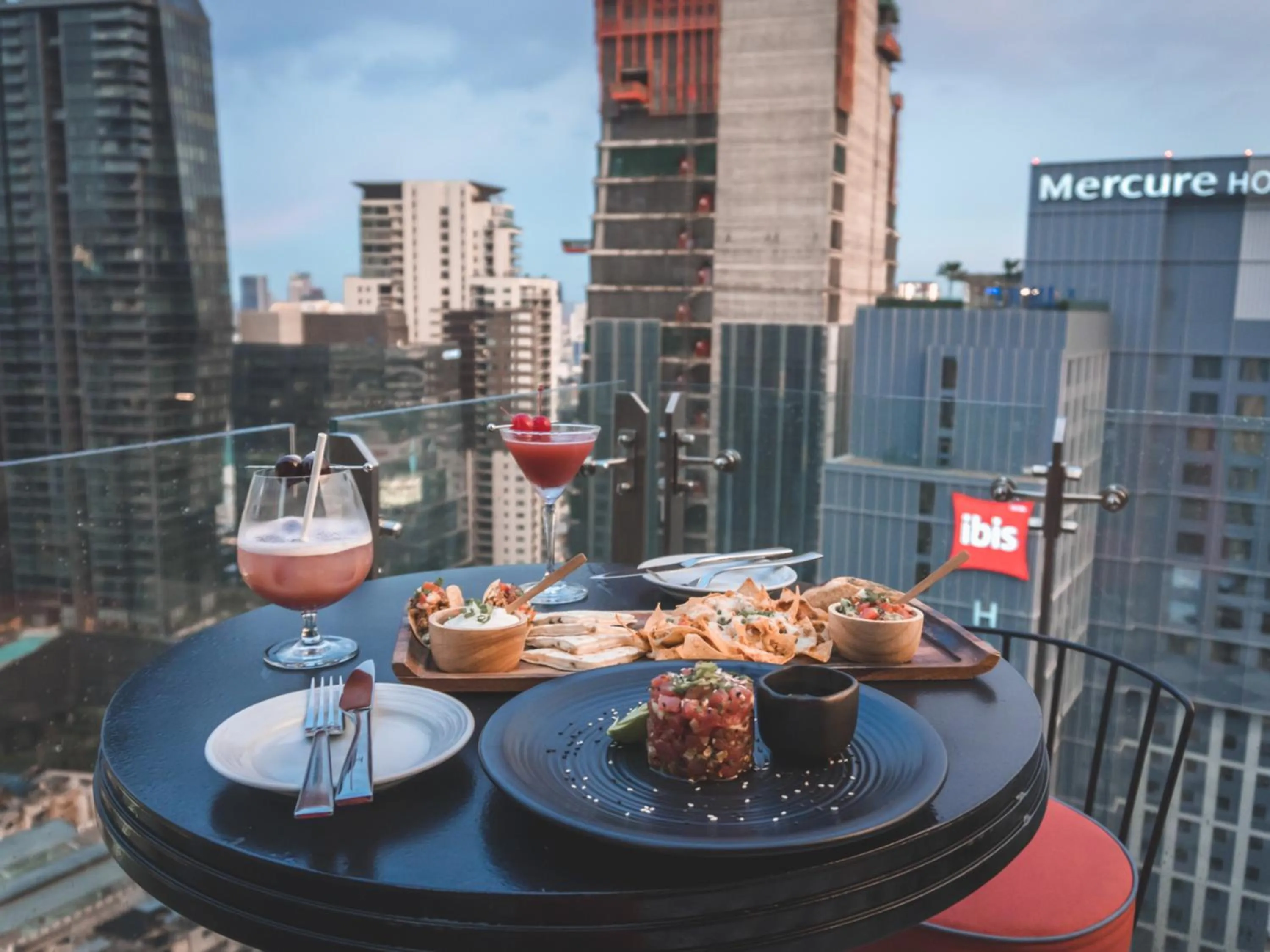 Restaurant/places to eat in SKYVIEW Hotel Bangkok - Sukhumvit