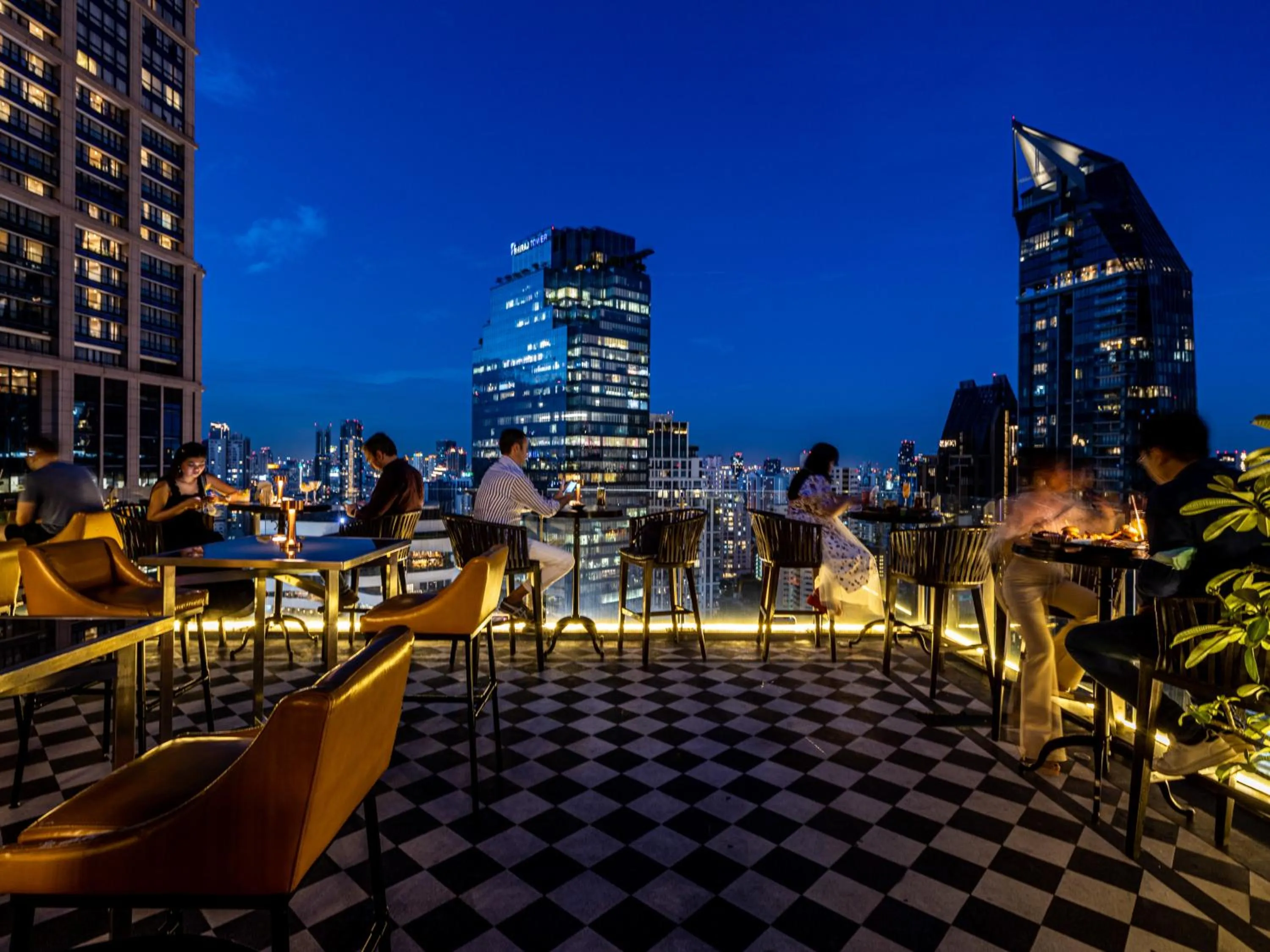 Restaurant/places to eat in SKYVIEW Hotel Bangkok - Sukhumvit