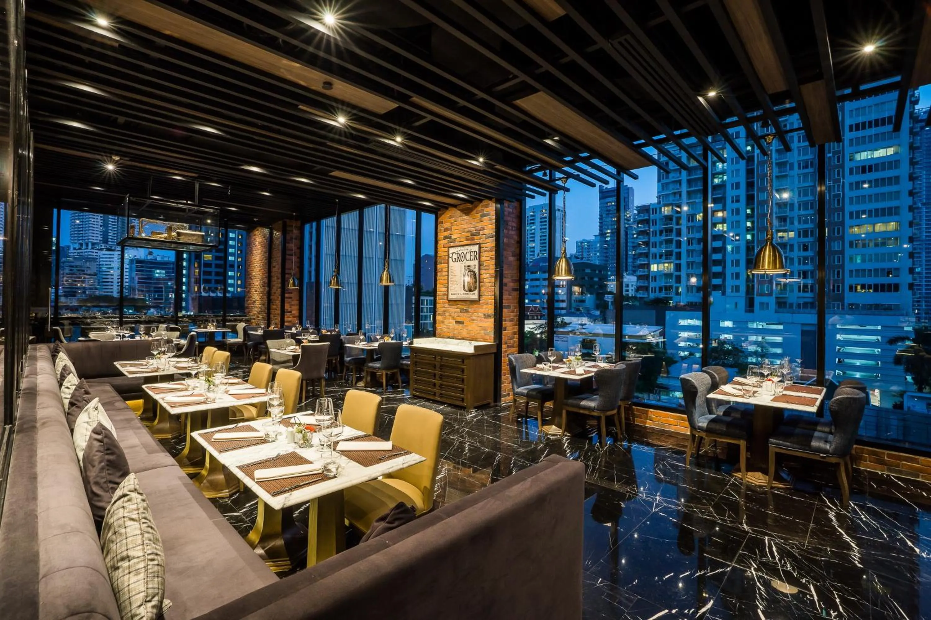 Restaurant/places to eat in SKYVIEW Hotel Bangkok - Sukhumvit