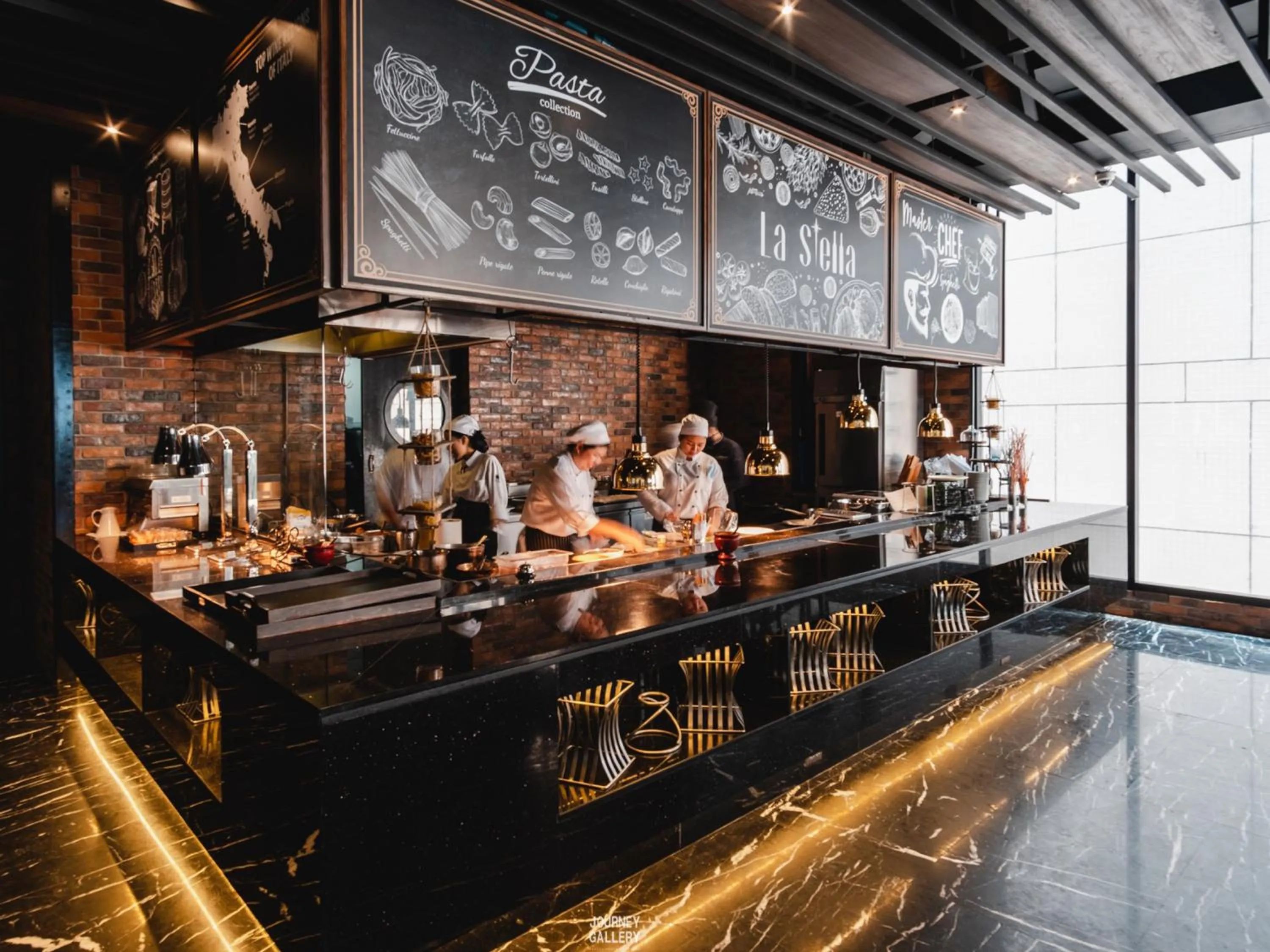 Restaurant/places to eat in SKYVIEW Hotel Bangkok - Sukhumvit