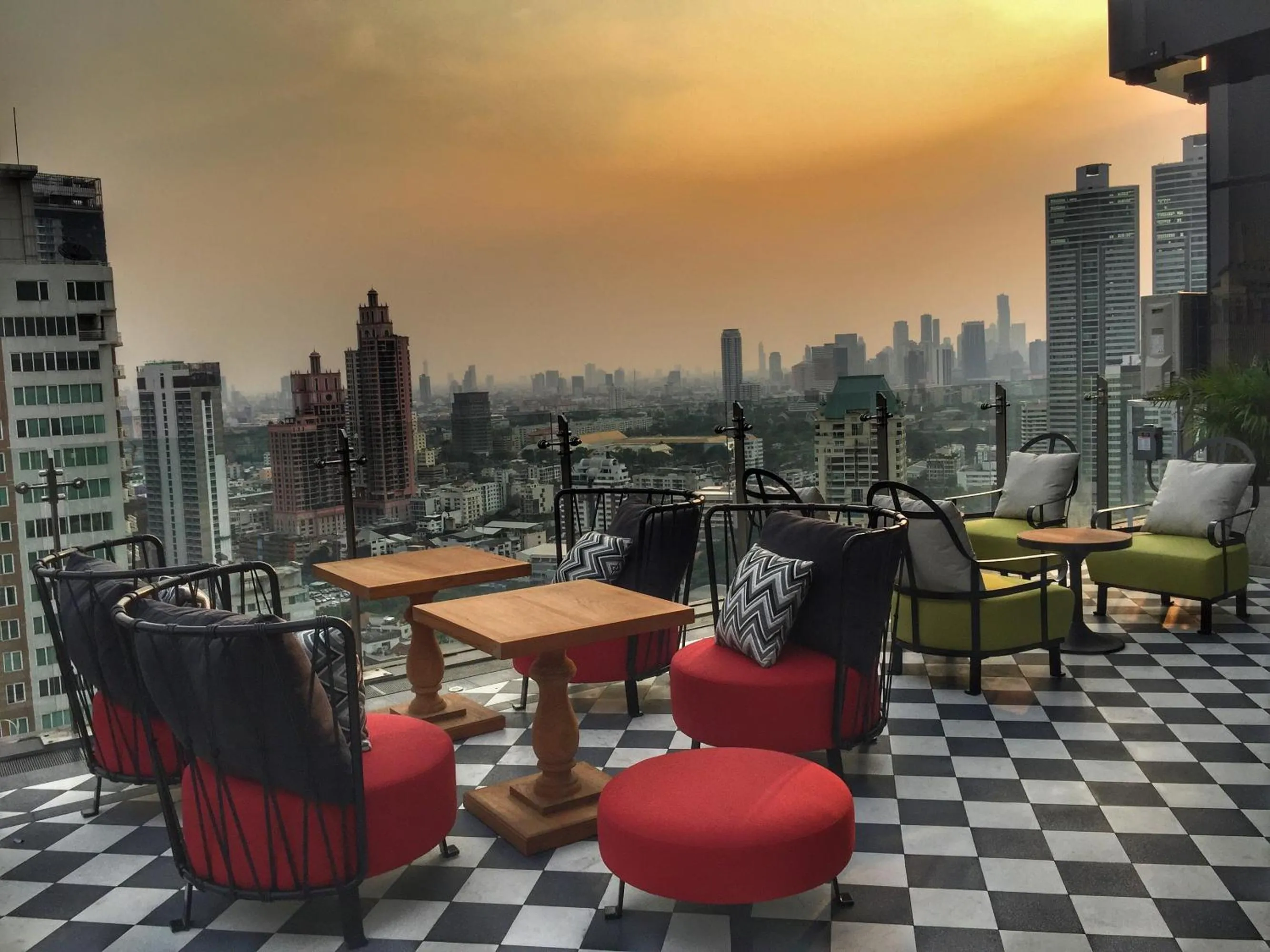 Lounge or bar in SKYVIEW Hotel Bangkok - Sukhumvit