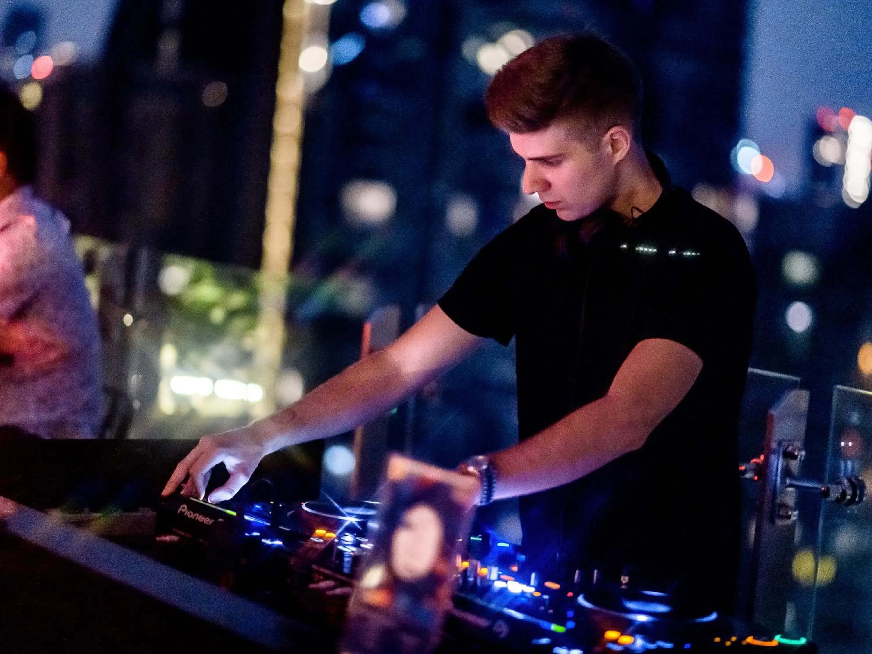 Nightclub / DJ in SKYVIEW Hotel Bangkok - Sukhumvit