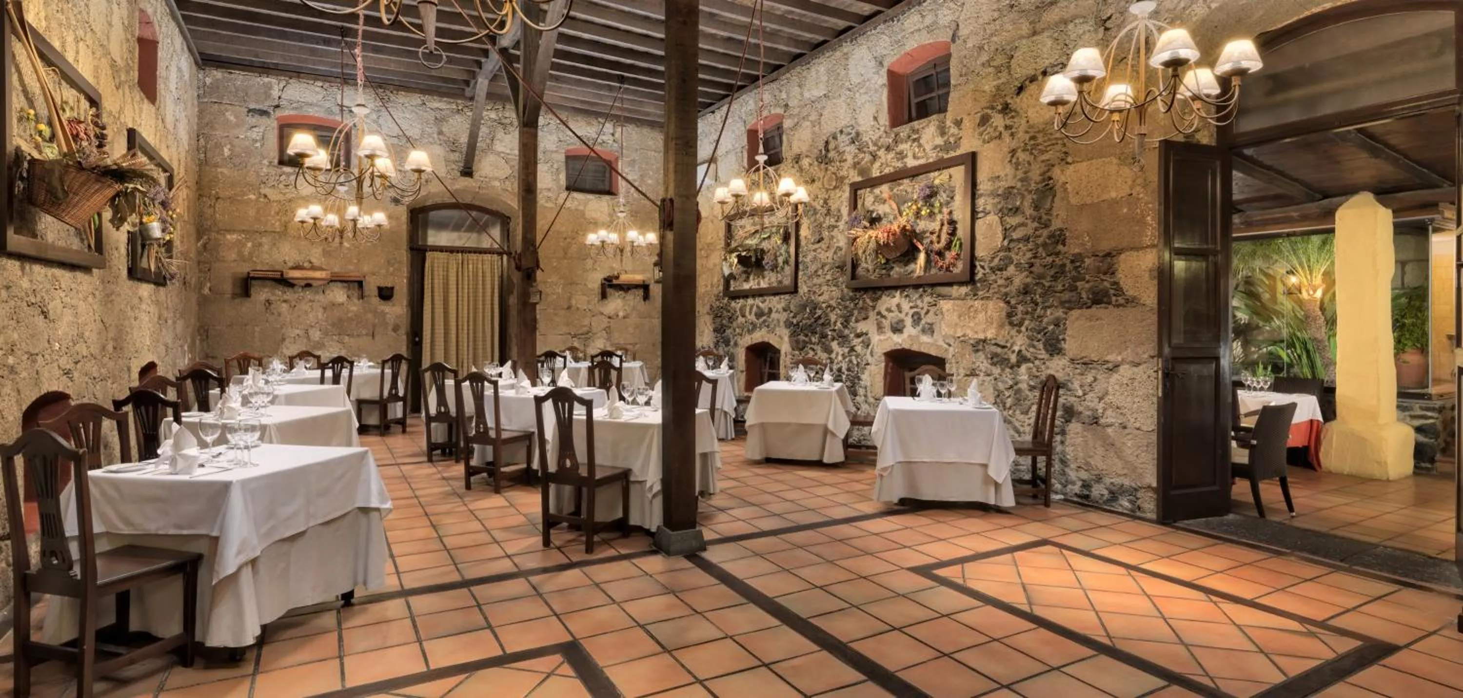 Restaurant/places to eat in Hotel Rural Finca Salamanca