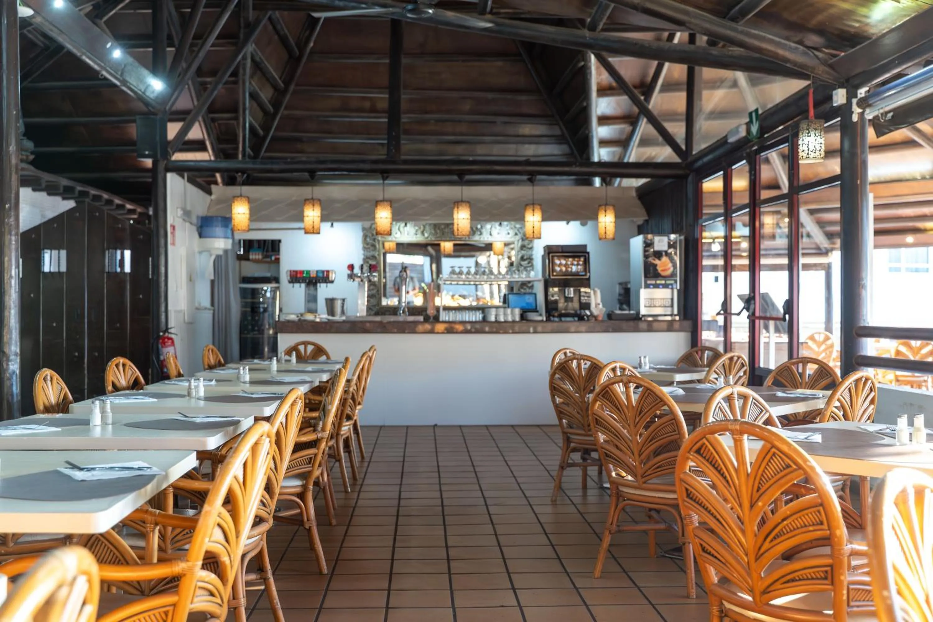 Restaurant/places to eat in Hotel Arena Suite - Adults Only