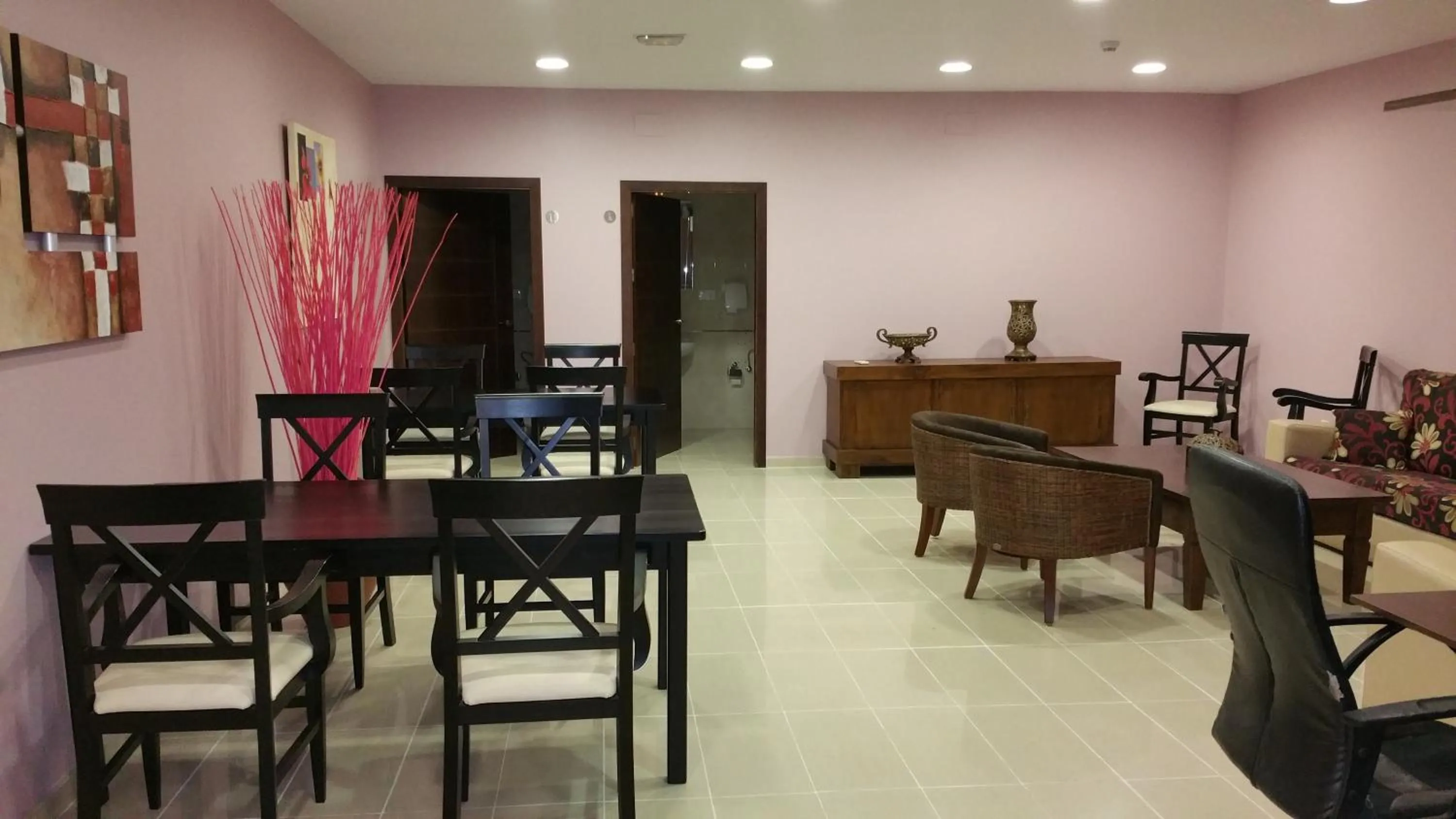 Communal lounge/ TV room in Hotel León