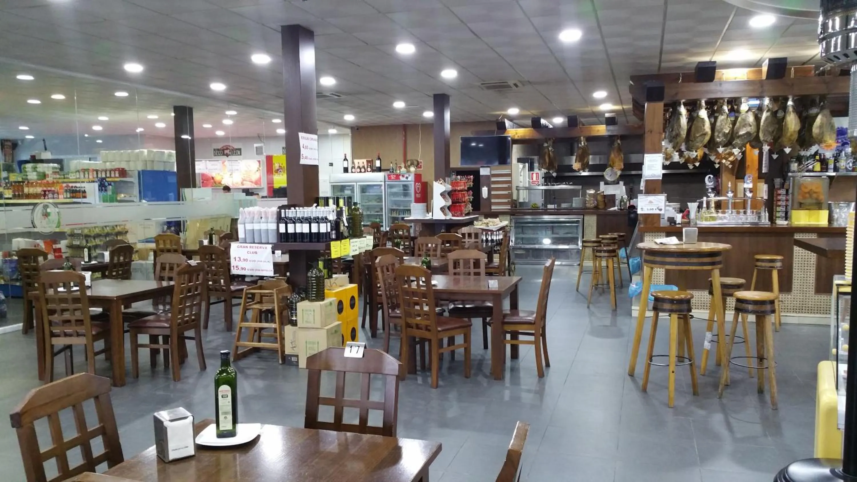 Restaurant/places to eat in Hotel León