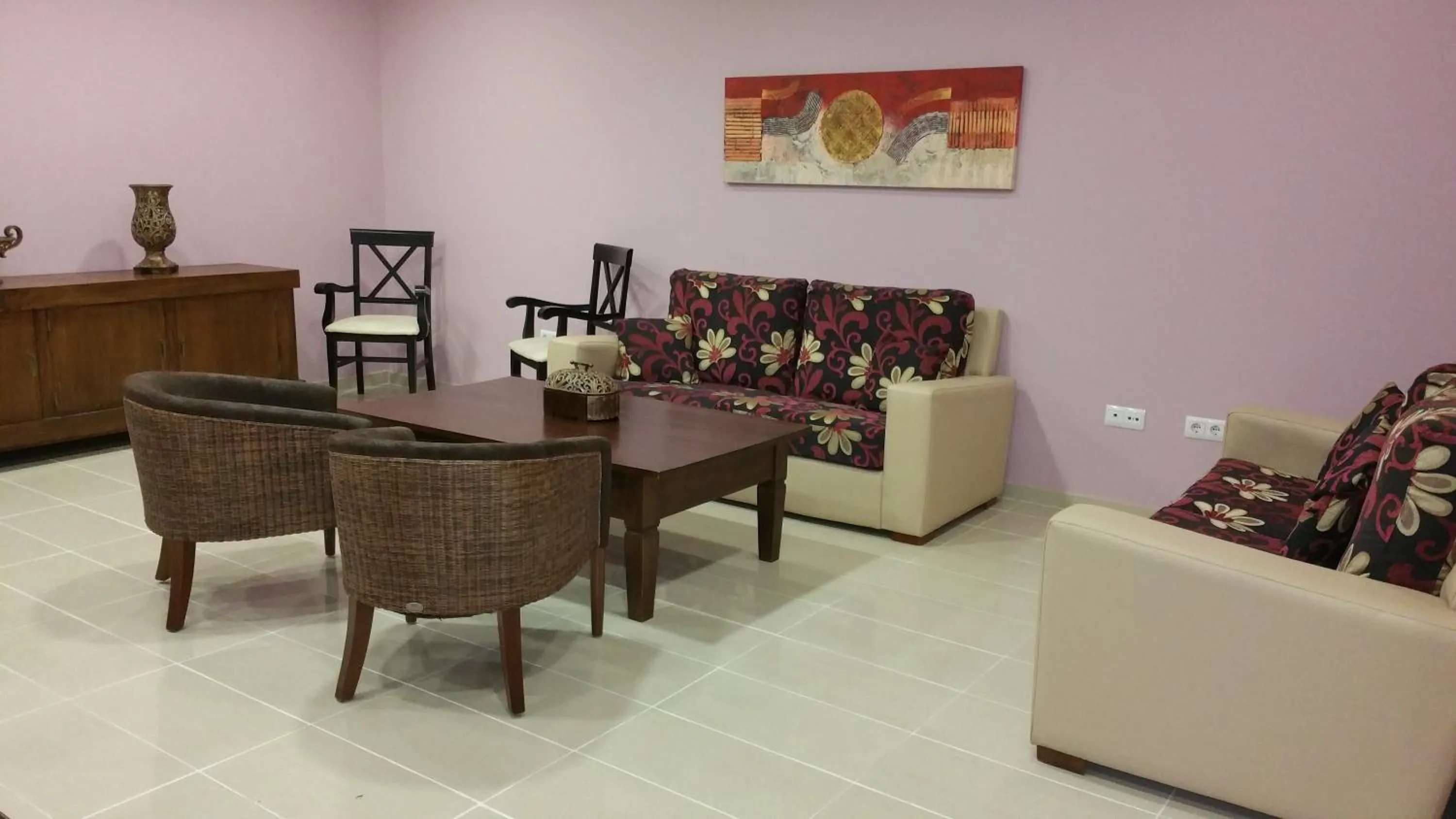 Communal lounge/ TV room in Hotel León