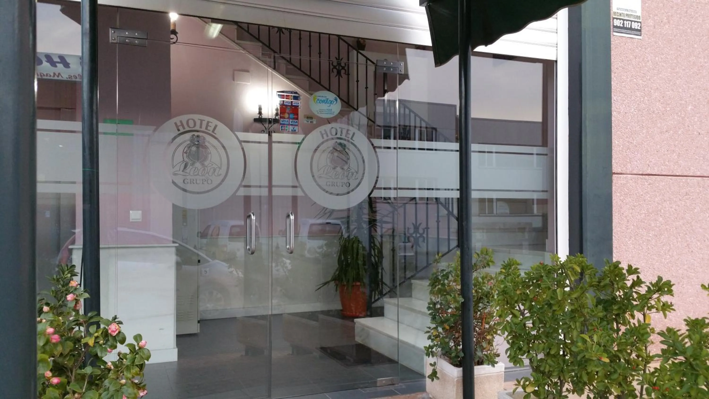 Facade/entrance in Hotel León