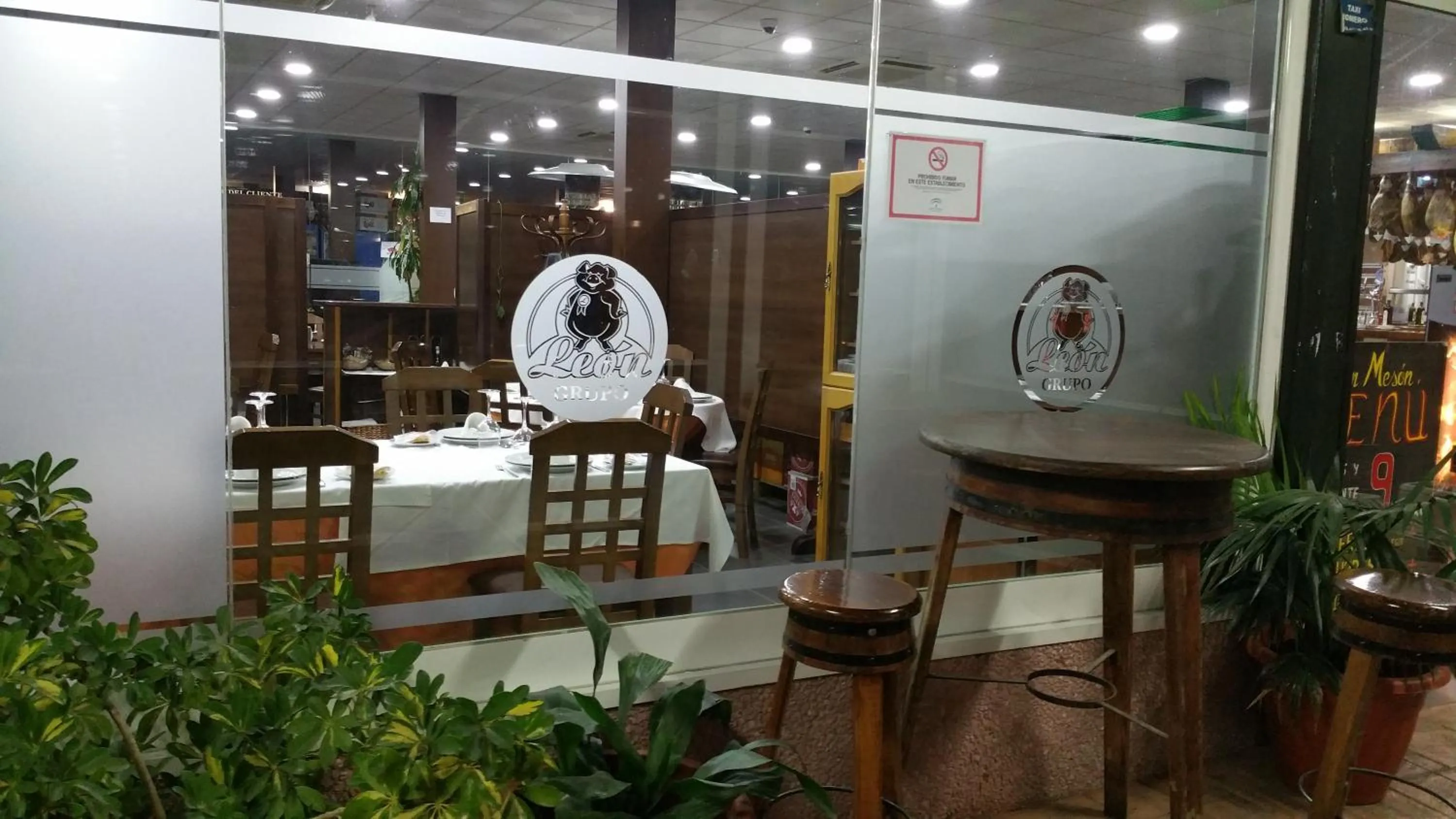 Restaurant/places to eat in Hotel León