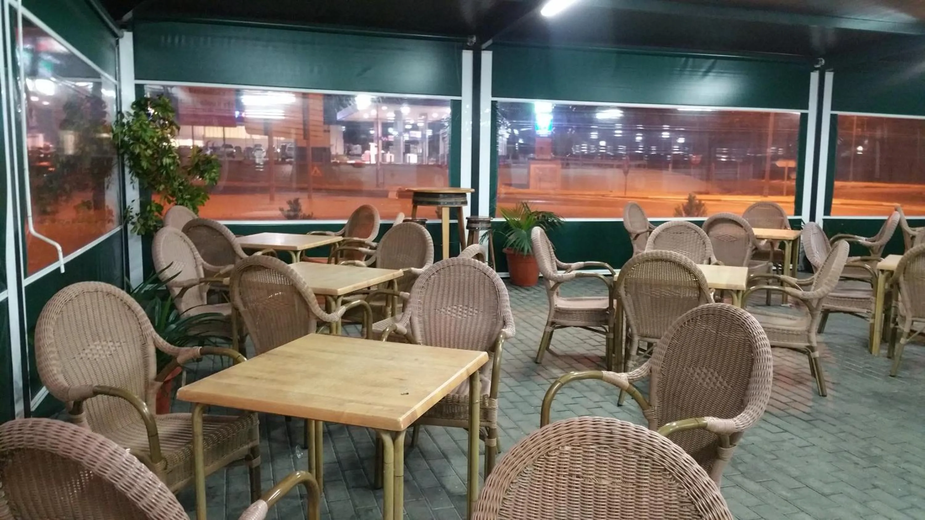 Restaurant/places to eat in Hotel León