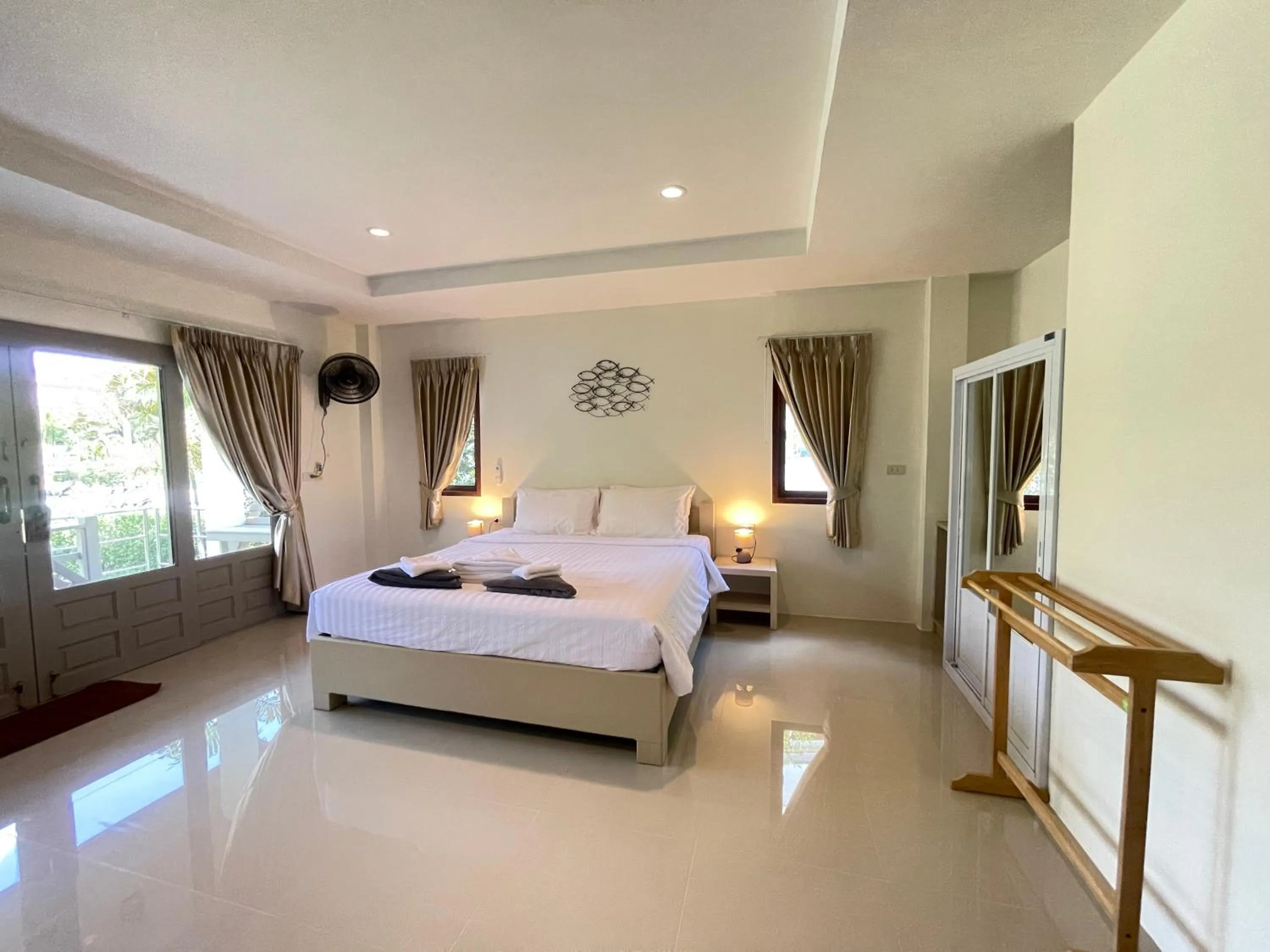 Photo of the whole room, Bed in Breeze Bay Villas Koh Phangan