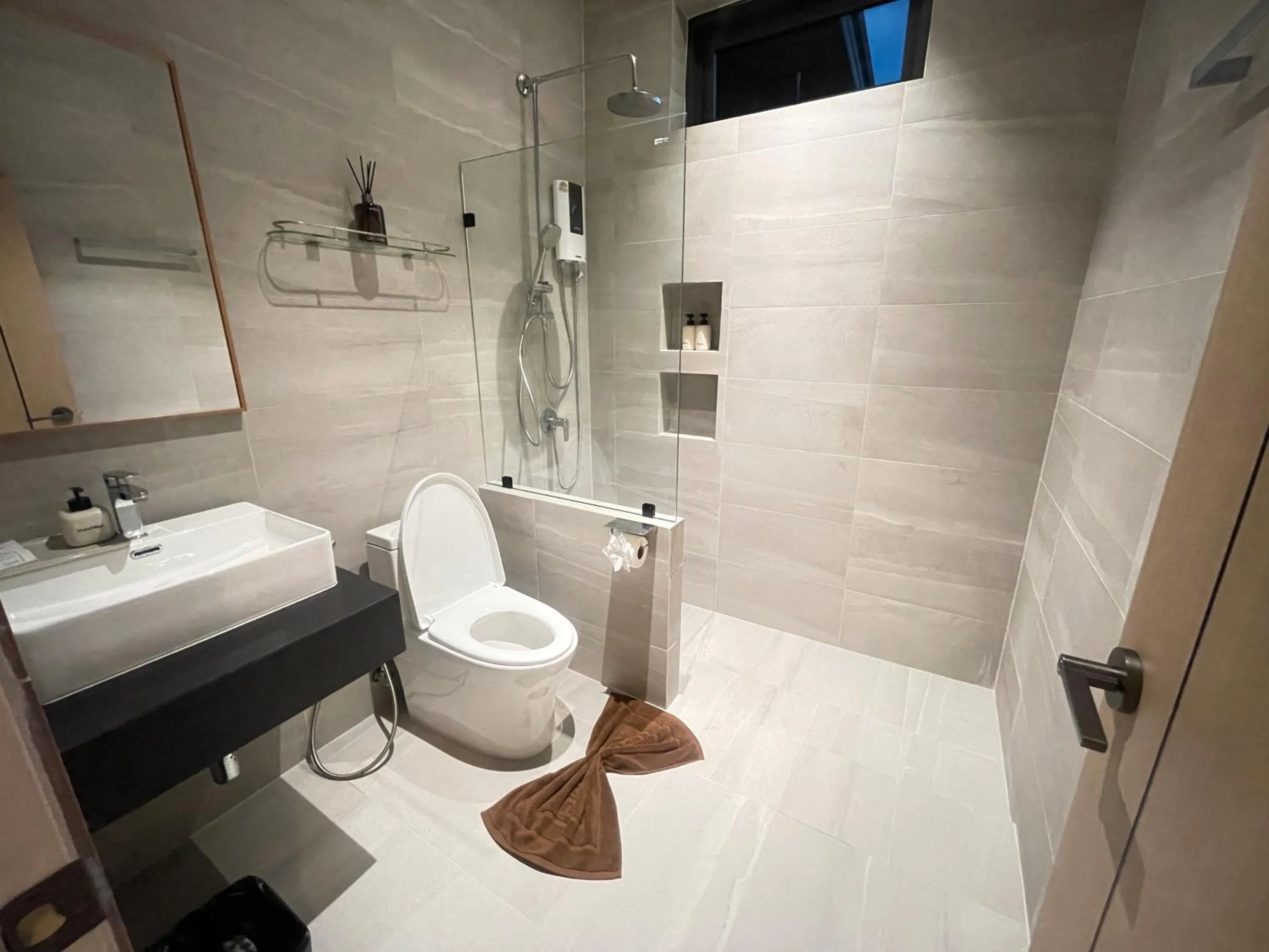 Shower in Breeze Bay Villas Koh Phangan