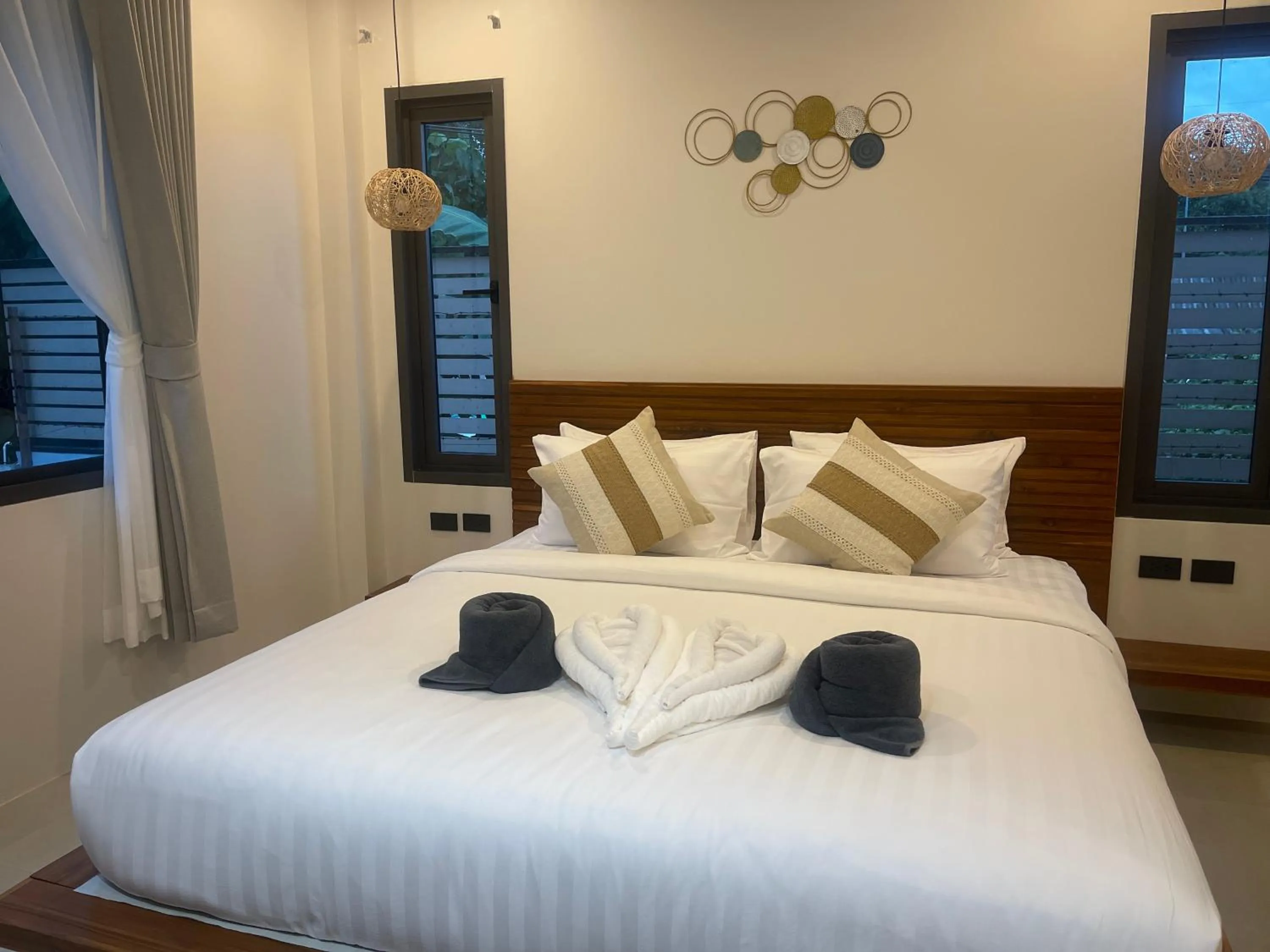 Bed in Breeze Bay Villas Koh Phangan