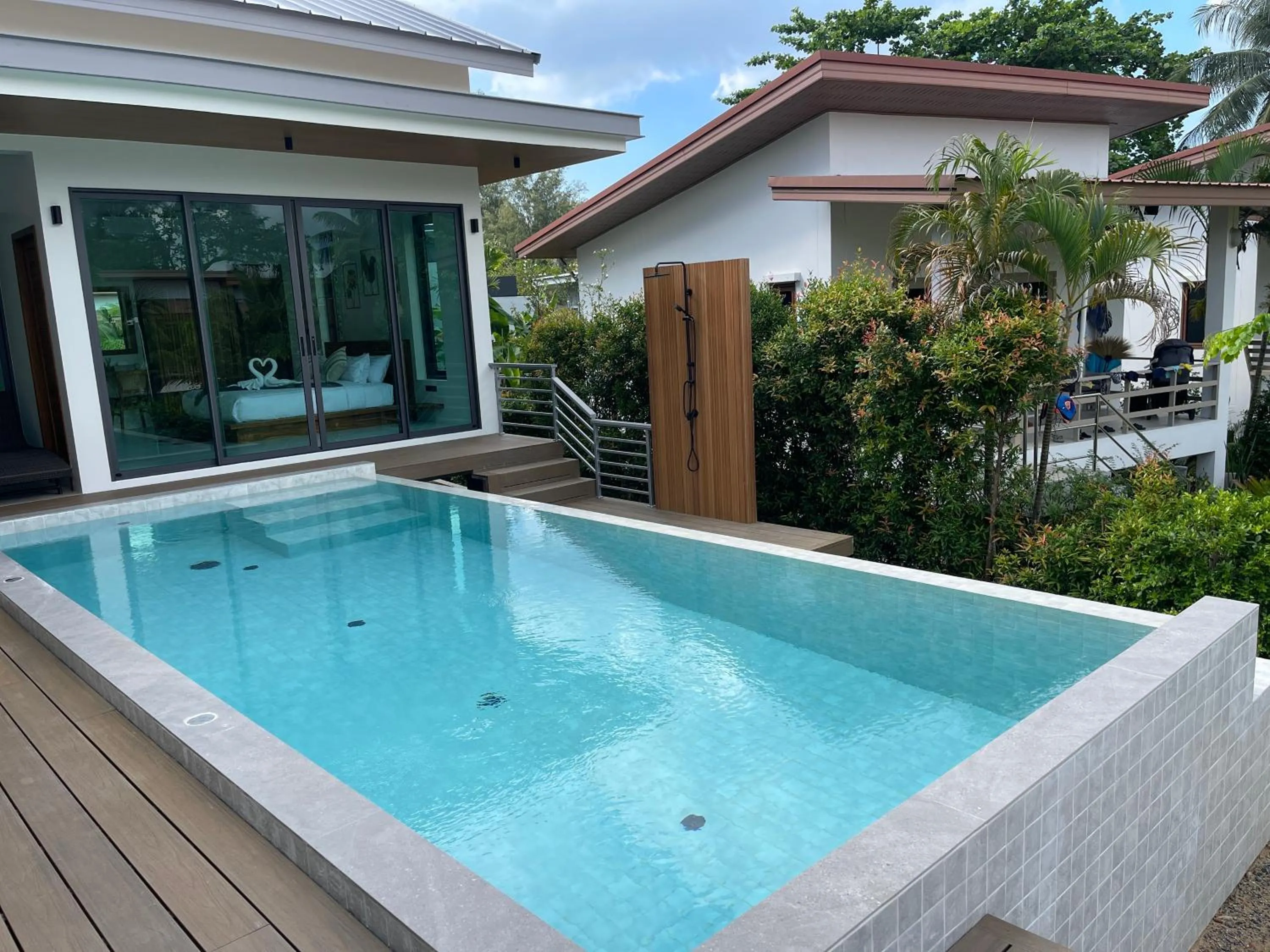 Swimming pool in Breeze Bay Villas Koh Phangan