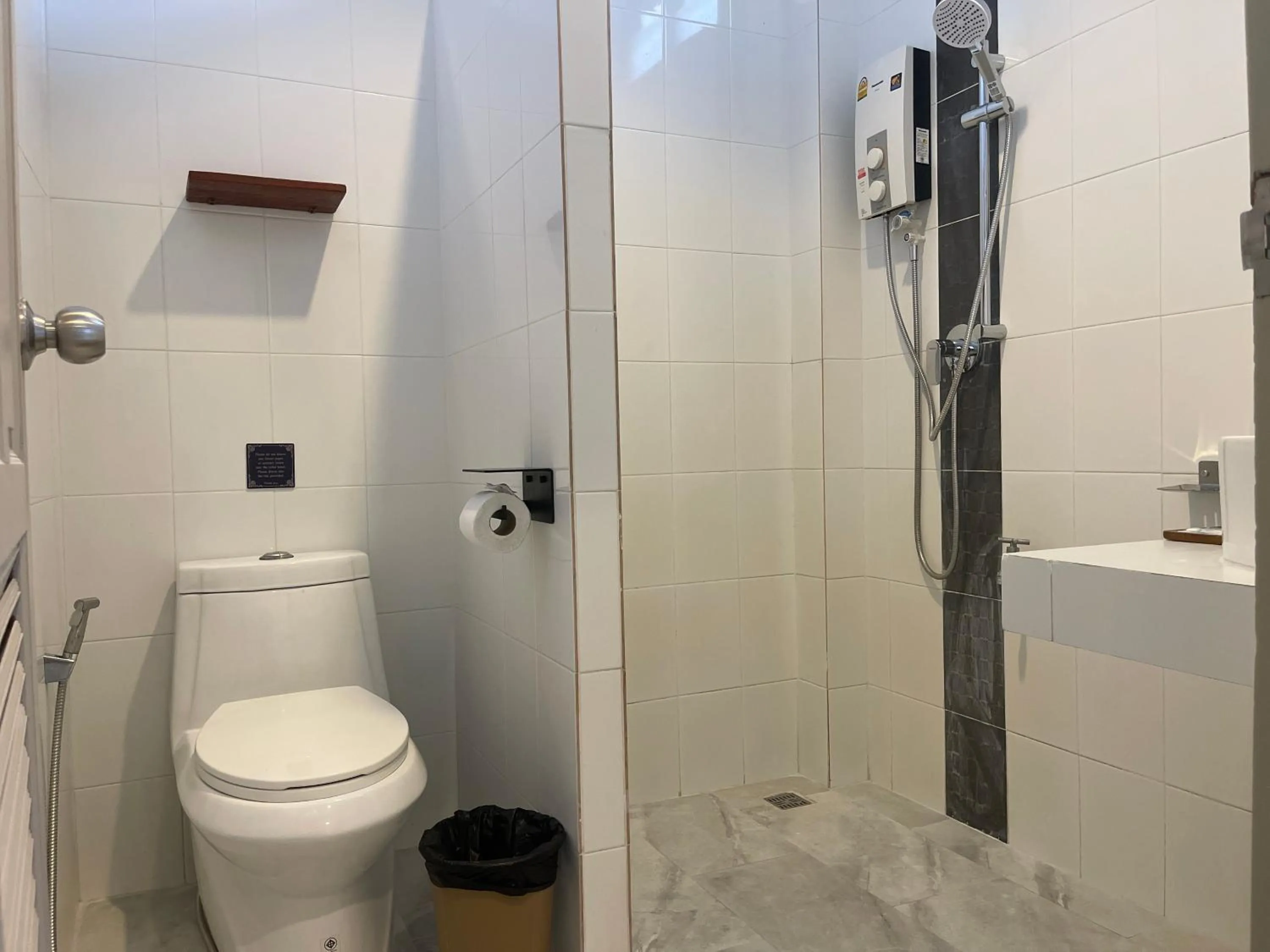 Shower in Breeze Bay Villas Koh Phangan