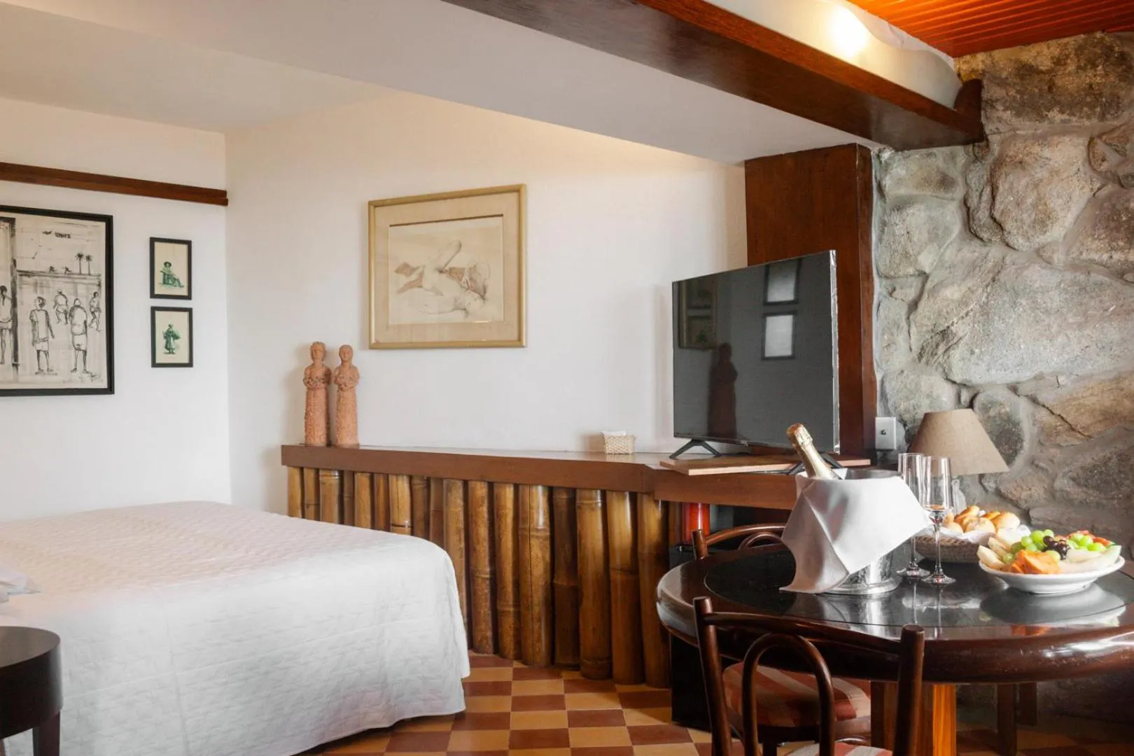 TV and multimedia, Bed in Sailing Hotel & Spa